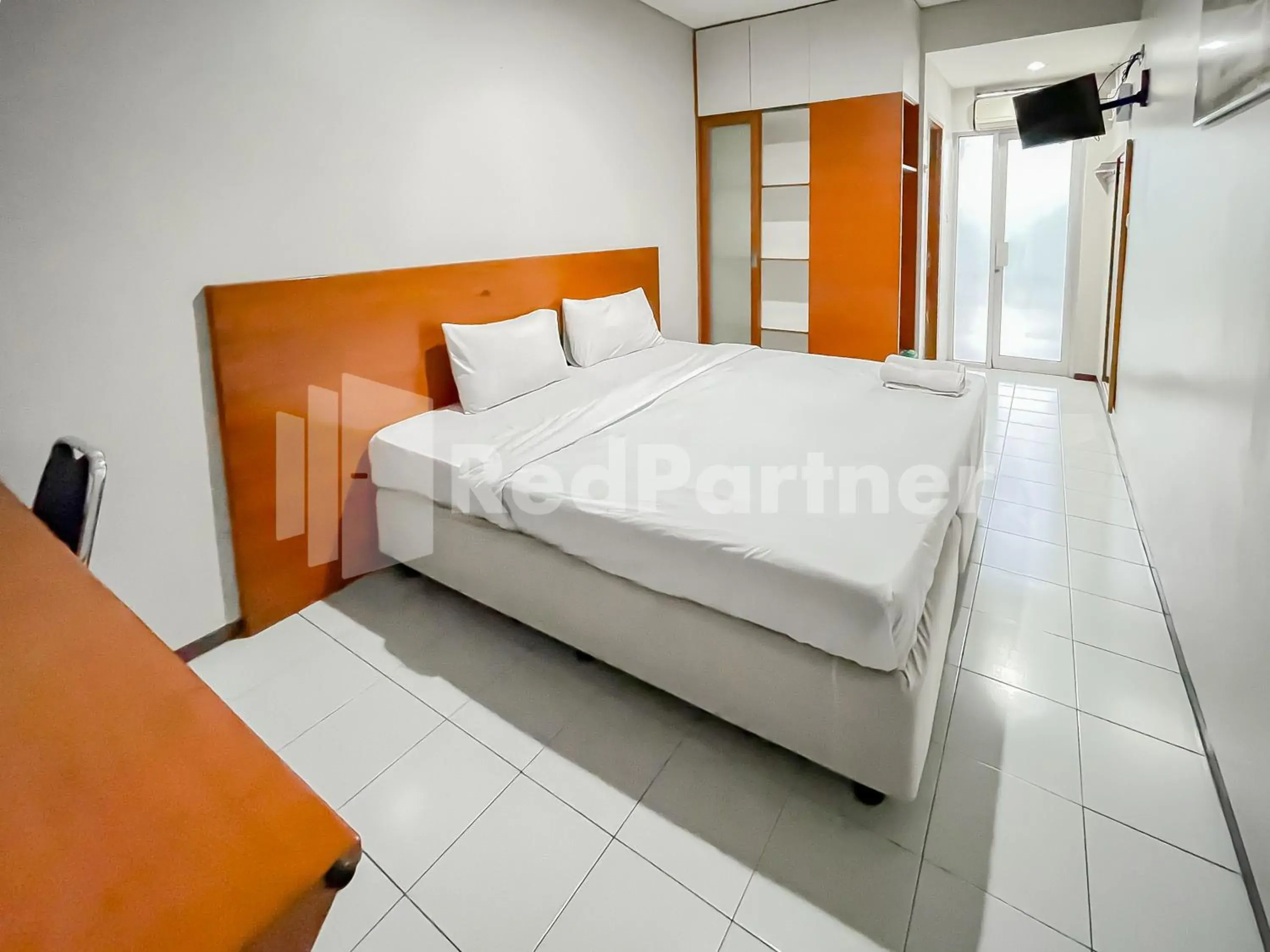 Deluxe Queen Room in Sang Surya GuestHouse Syariah Near RS Hasan Sadikin Mitra RedDoorz Deluxe Queen Room in Sang Surya GuestHouse Syariah Near RS Hasan Sadikin Mitra RedDoorz