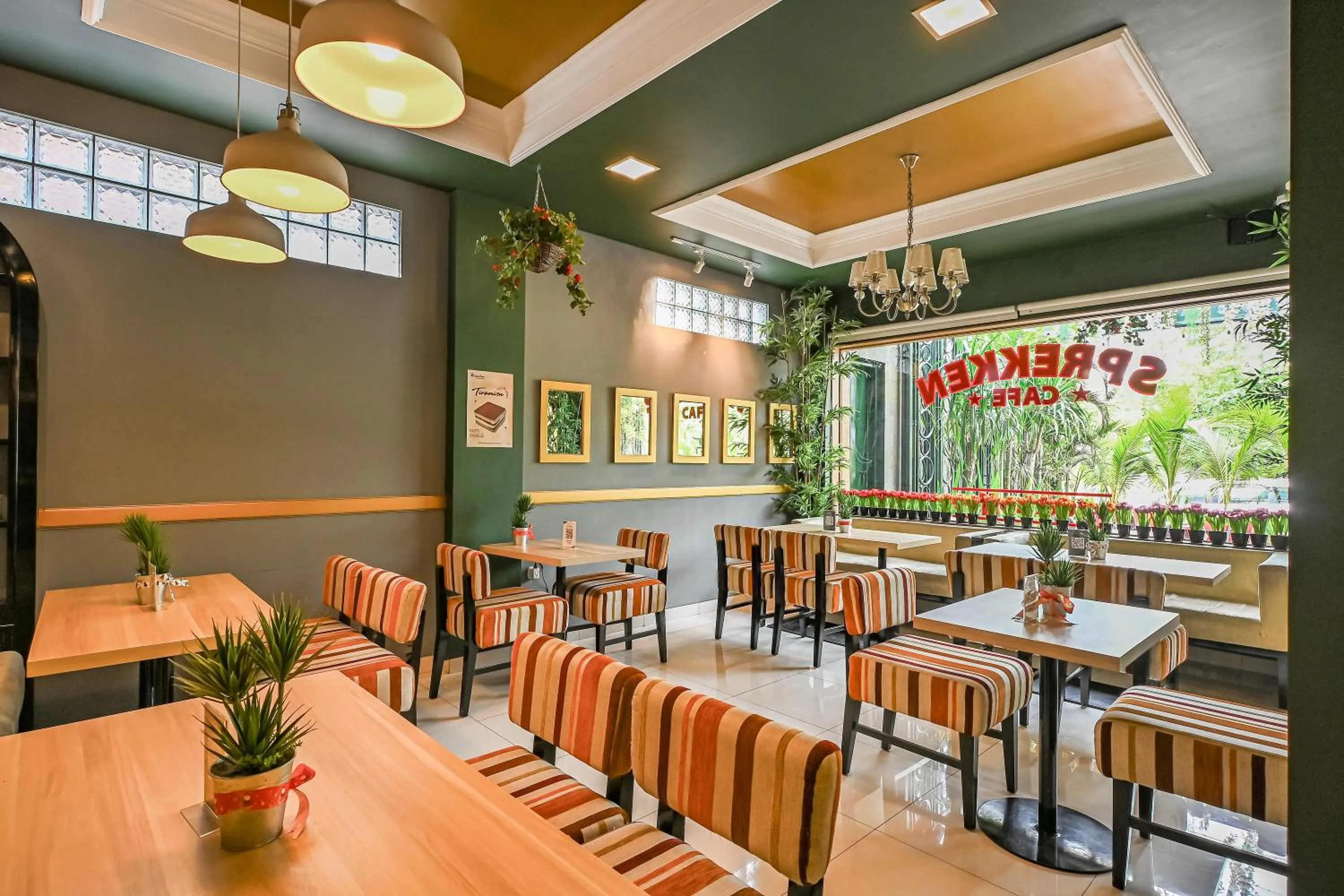 Restaurant/places to eat in Bangreng Inn