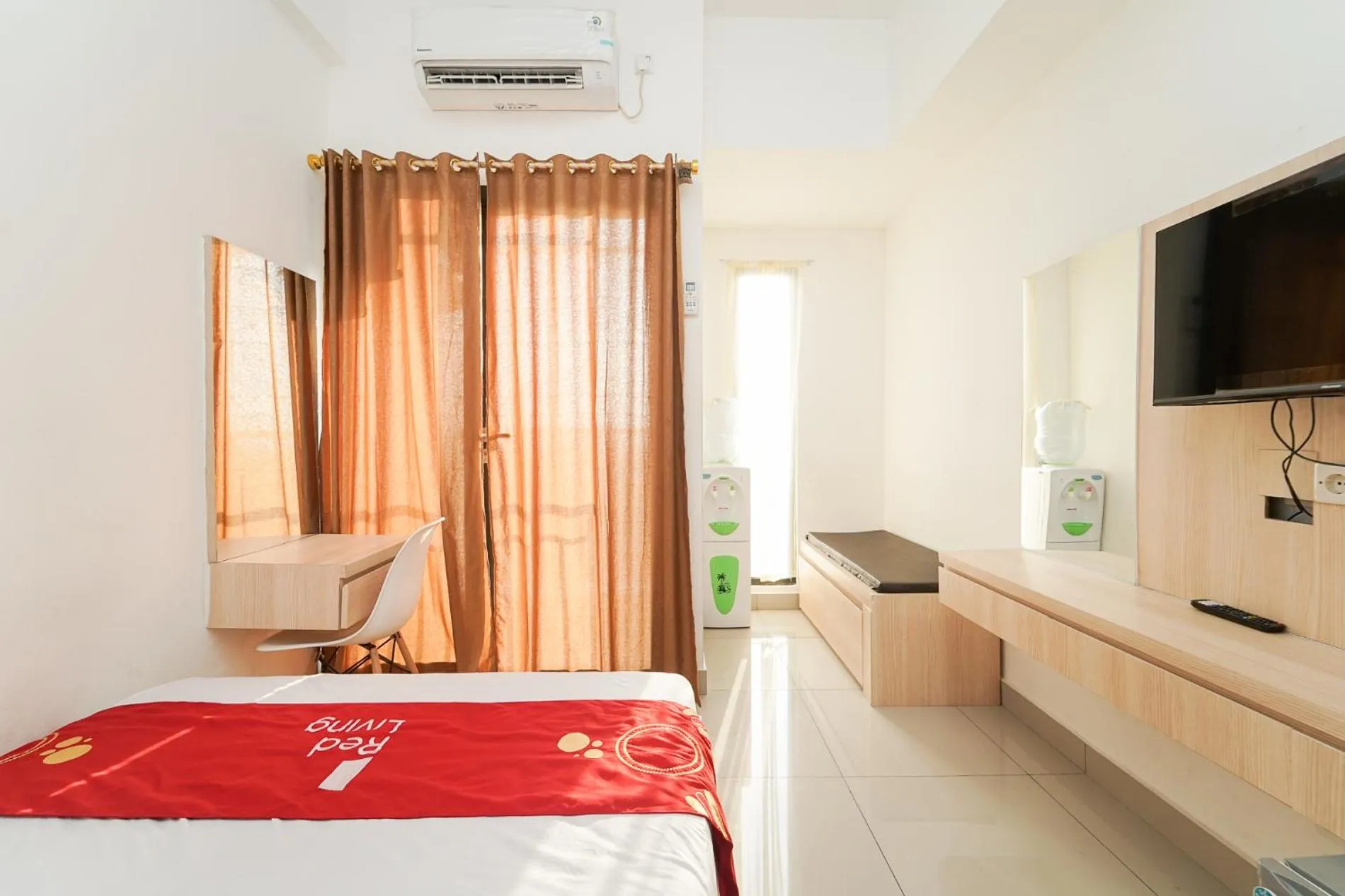Bedroom, Bed in RedLiving Apartemen Sayana - Premium Property
