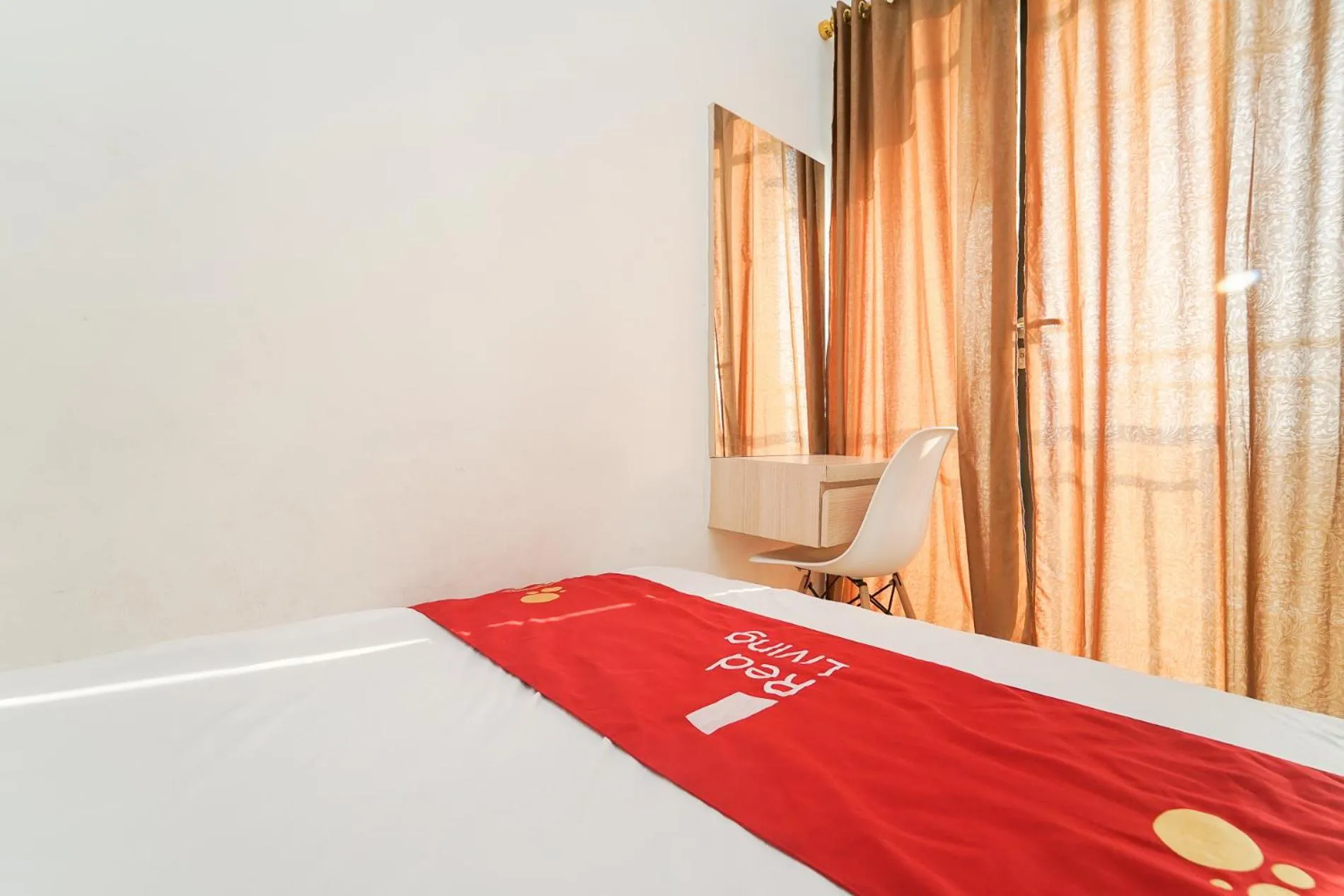 Bedroom, Bed in RedLiving Apartemen Sayana - Premium Property