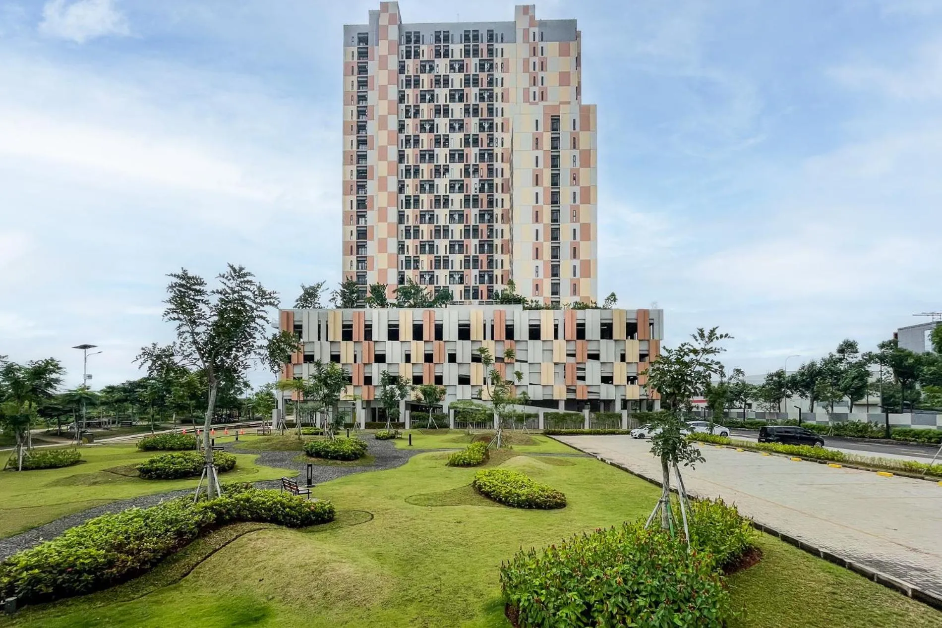 Facade/entrance in RedLiving Apartemen Sayana - Premium Property