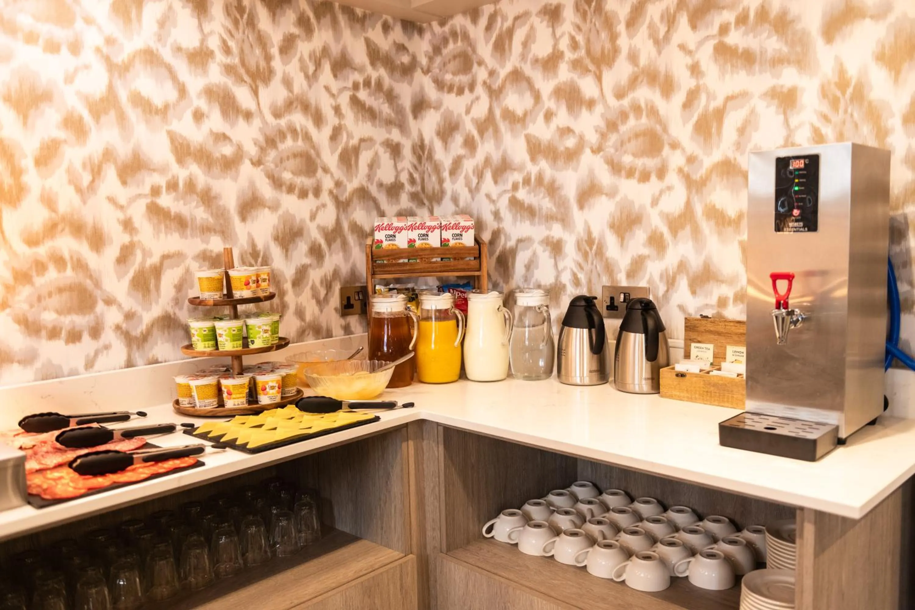 Breakfast in Byron Hotel