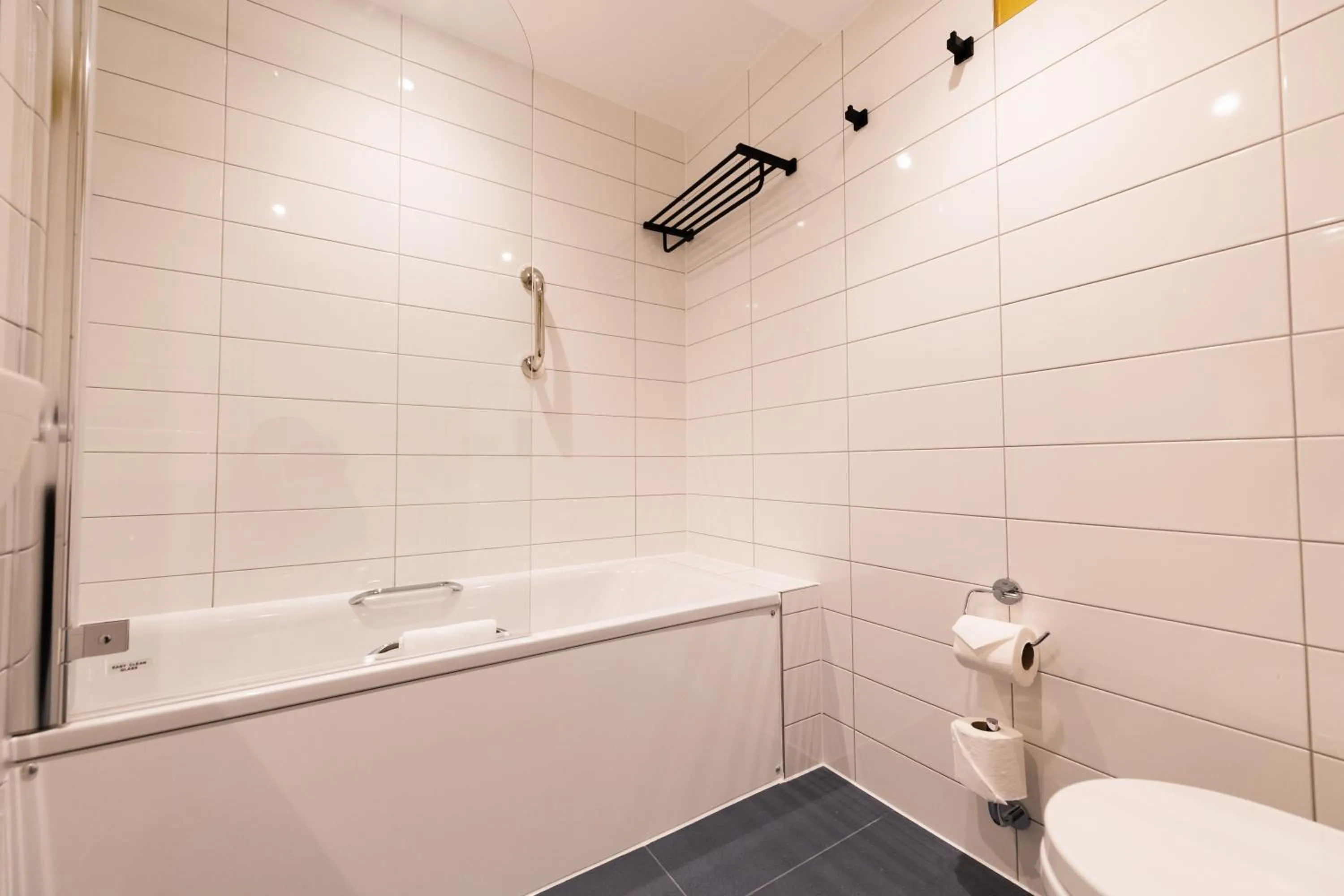 Bathroom in Byron Hotel