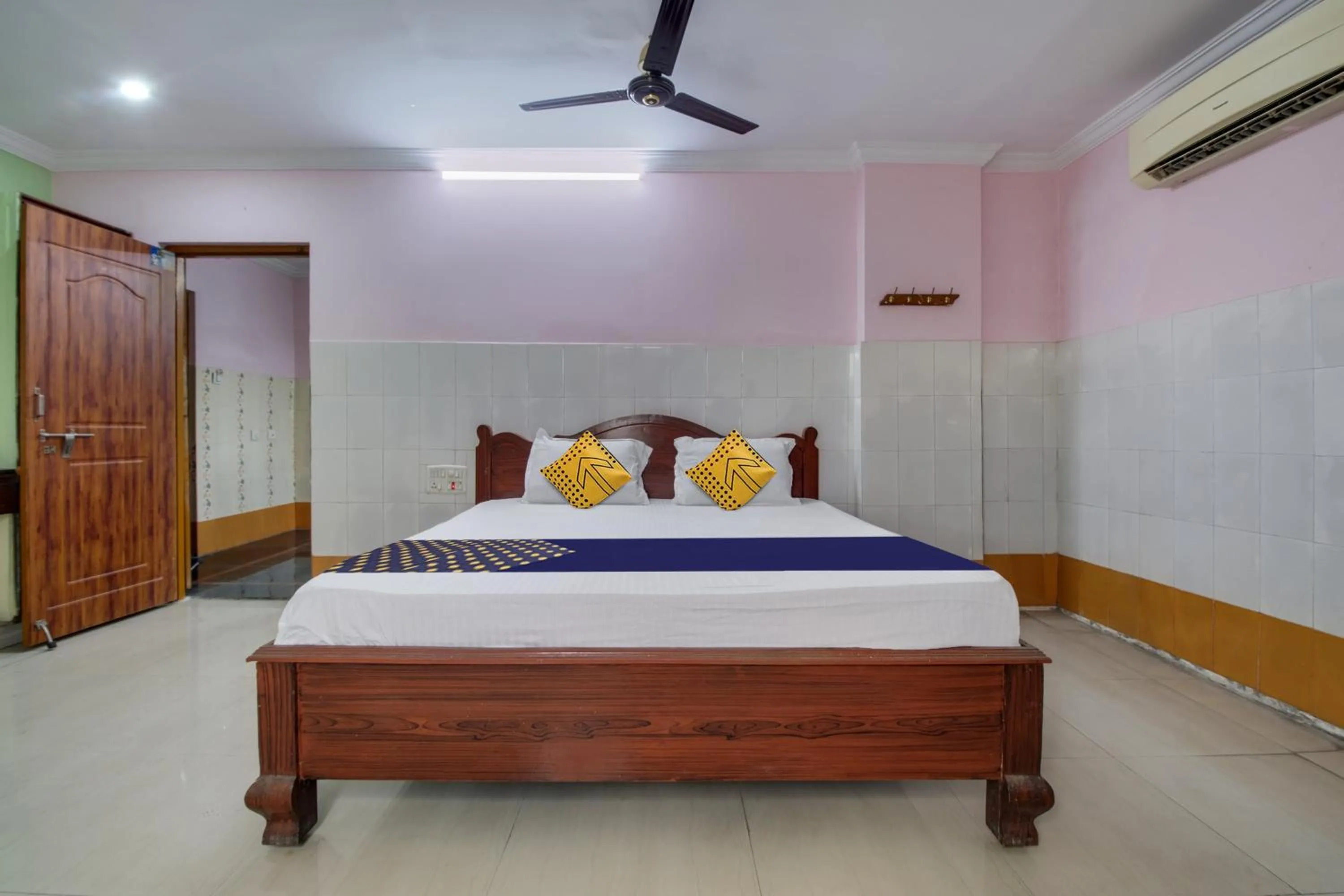 Bedroom in Hotel O Sir Vr Sairam Lodge