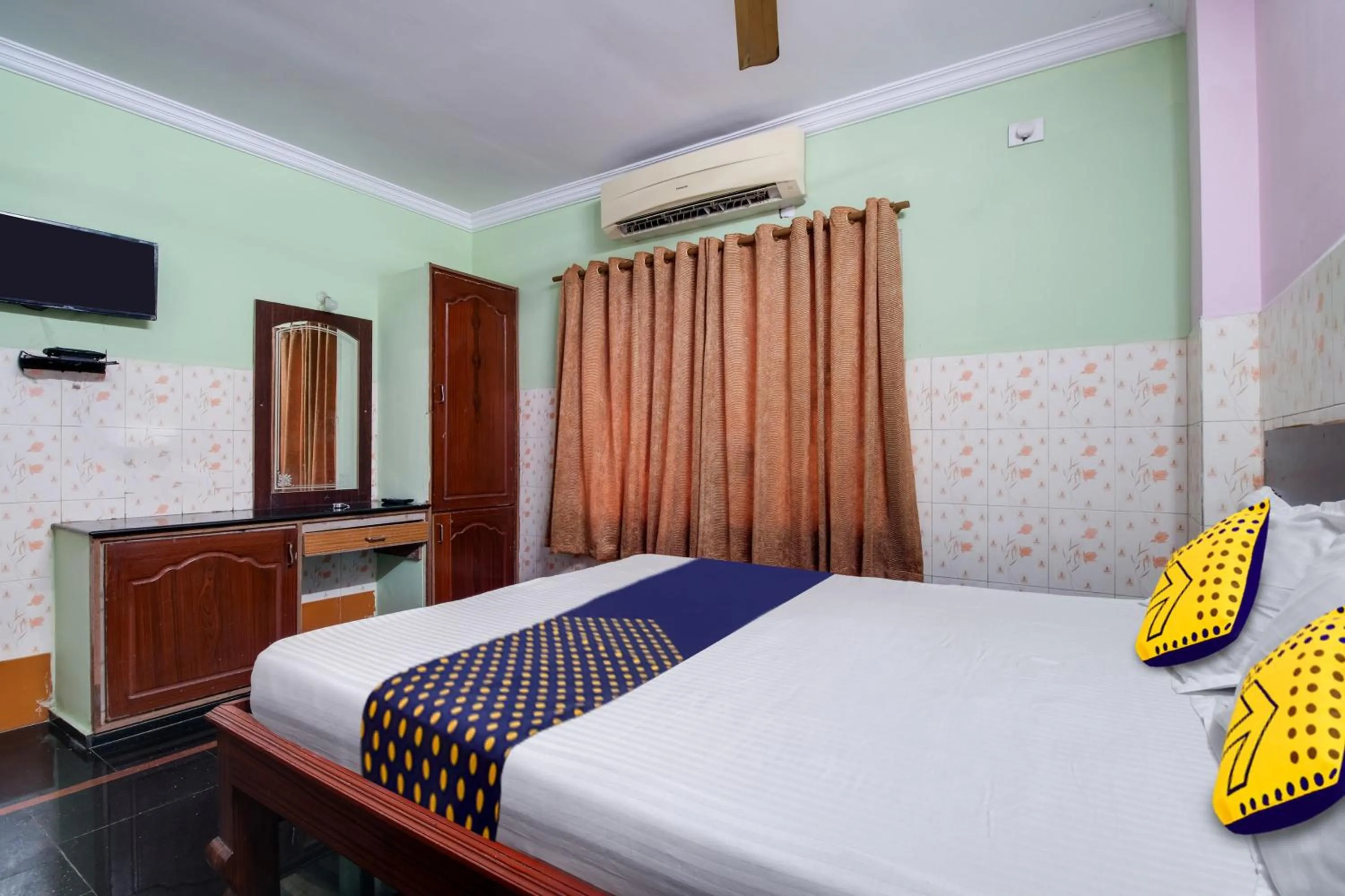 Bedroom in Hotel O Sir Vr Sairam Lodge