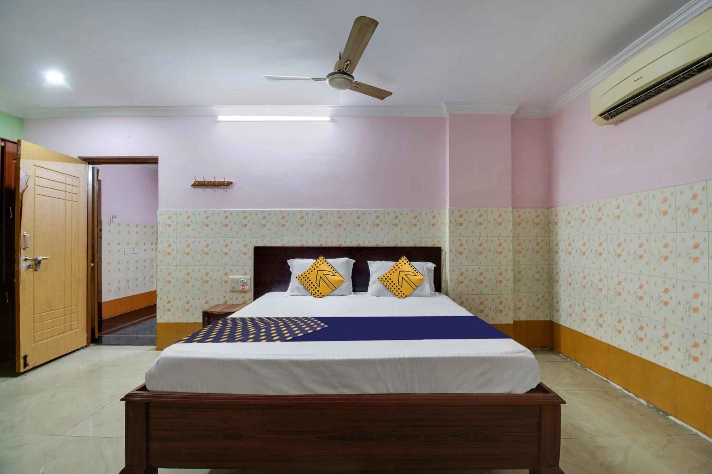 Bedroom in Hotel O Sir Vr Sairam Lodge