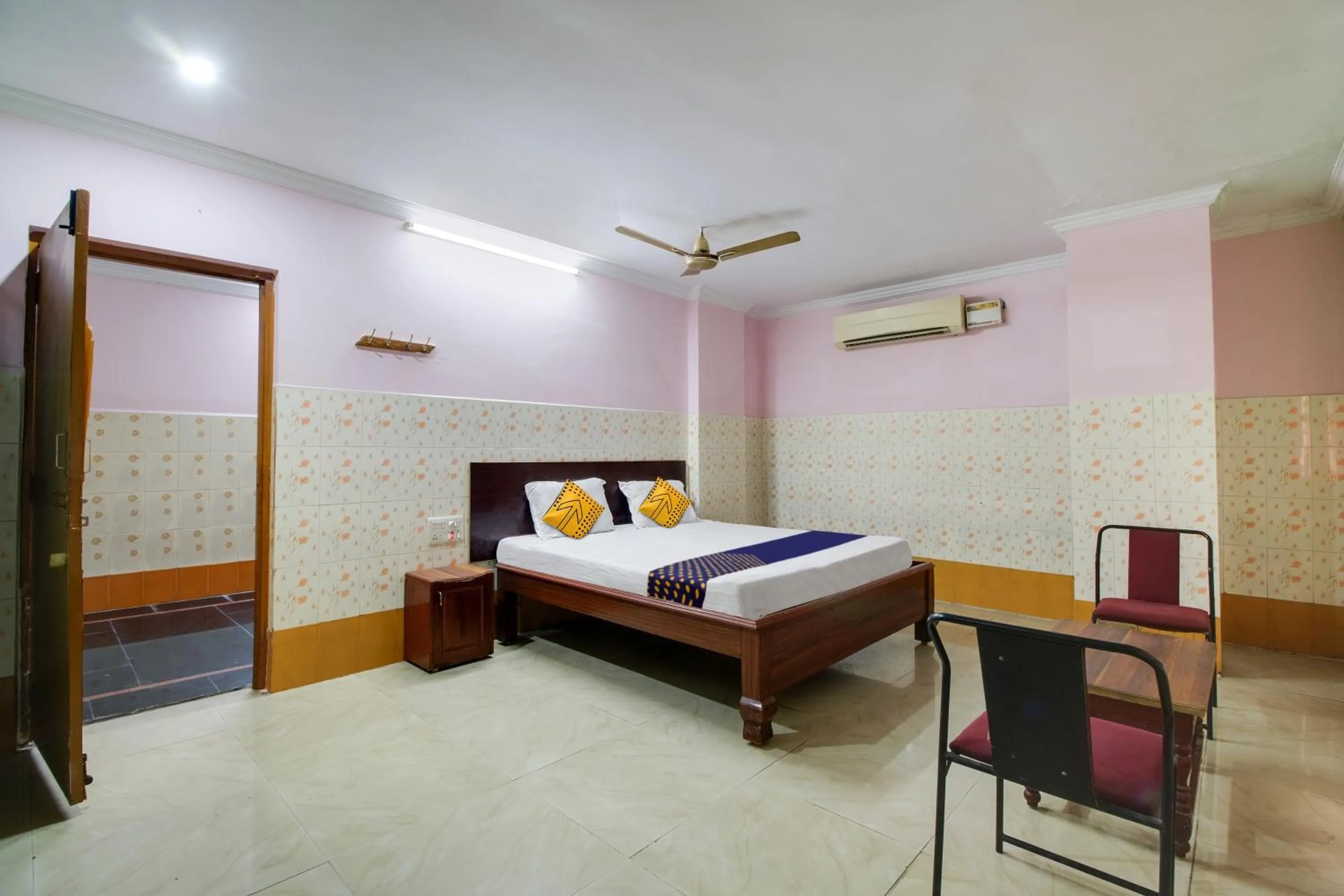 Bedroom in Hotel O Sir Vr Sairam Lodge