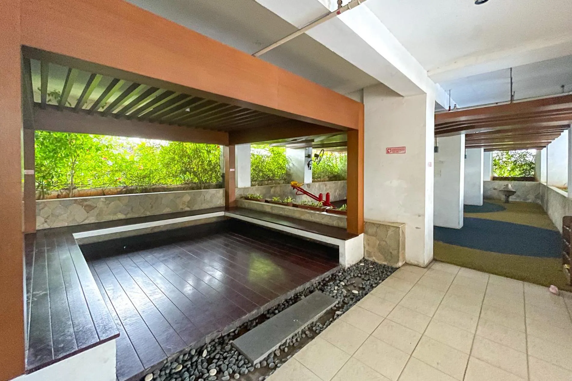 Seating area in RedLiving Apartemen Bassura City - Premium Property