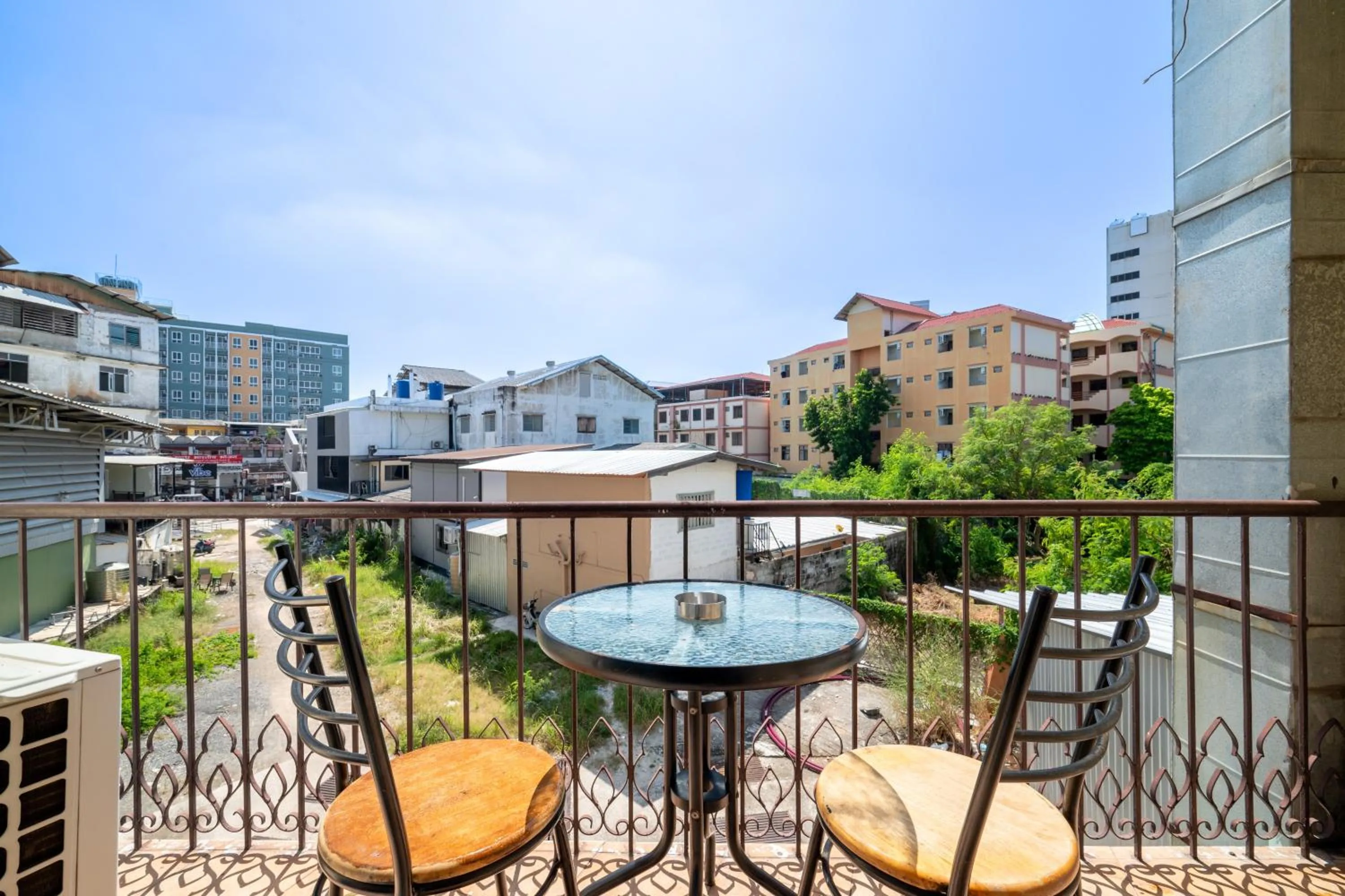 Abunawas Merry Inn at Walking Street