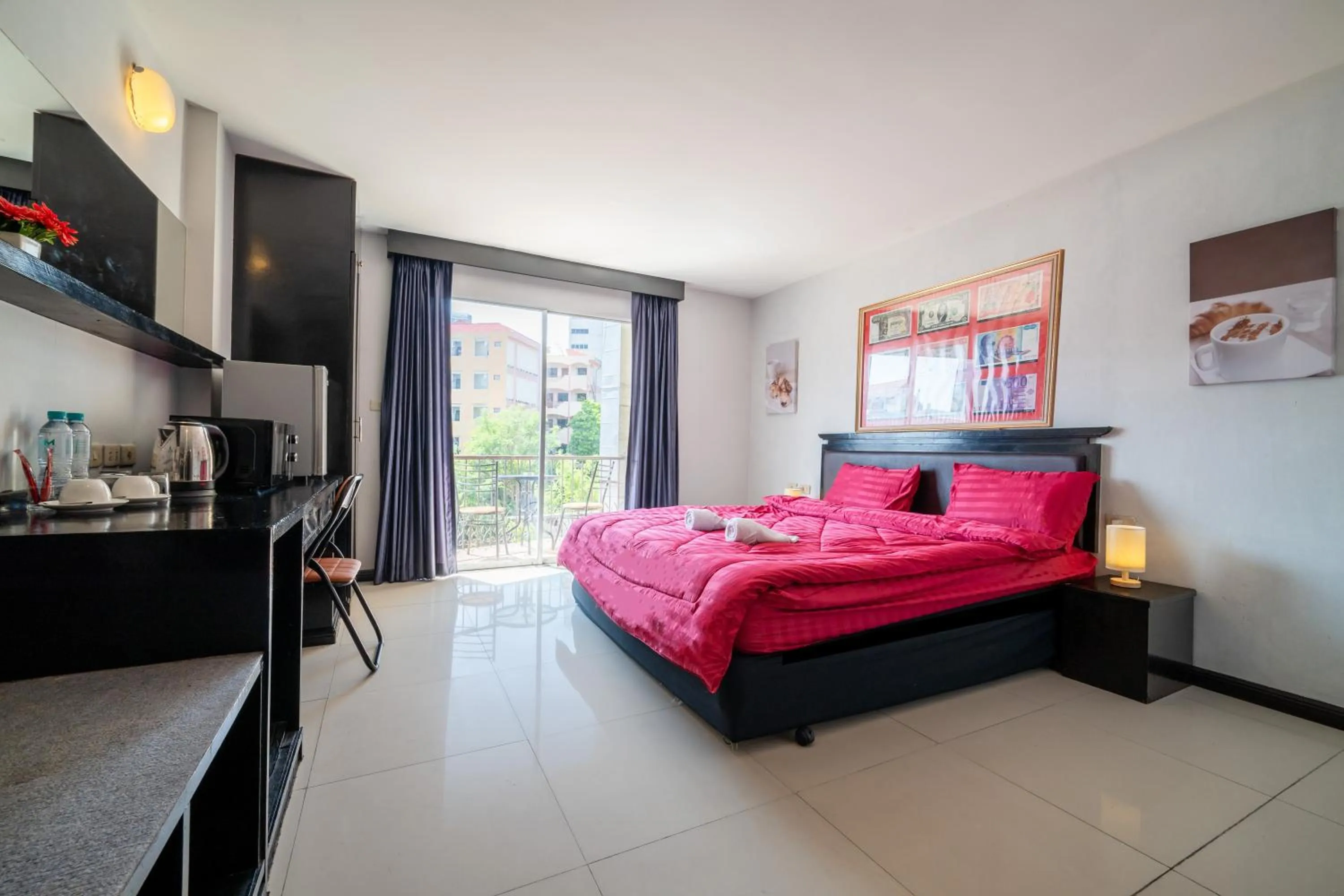 Bed in Abunawas Merry Inn at Walking Street