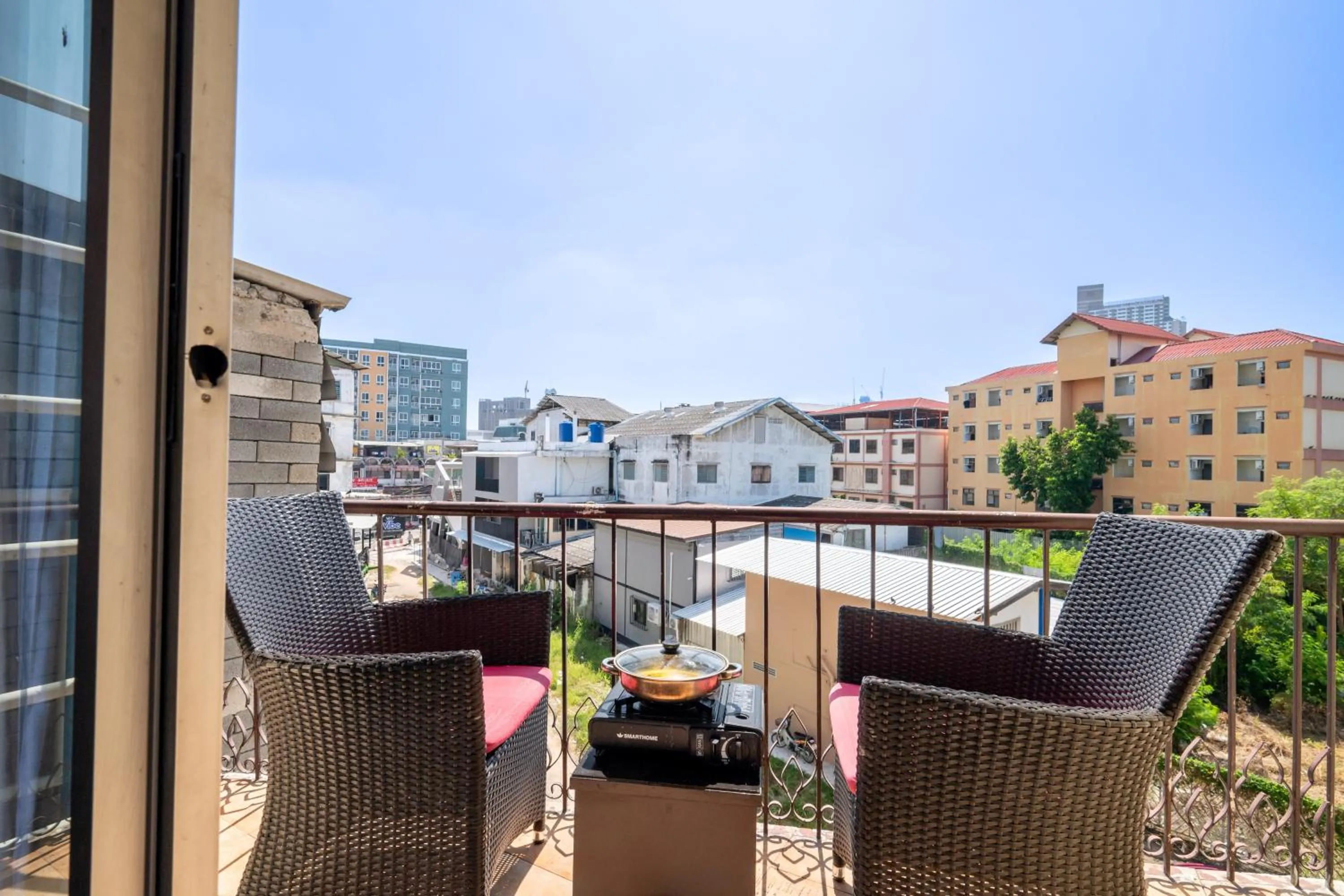 Abunawas Merry Inn at Walking Street