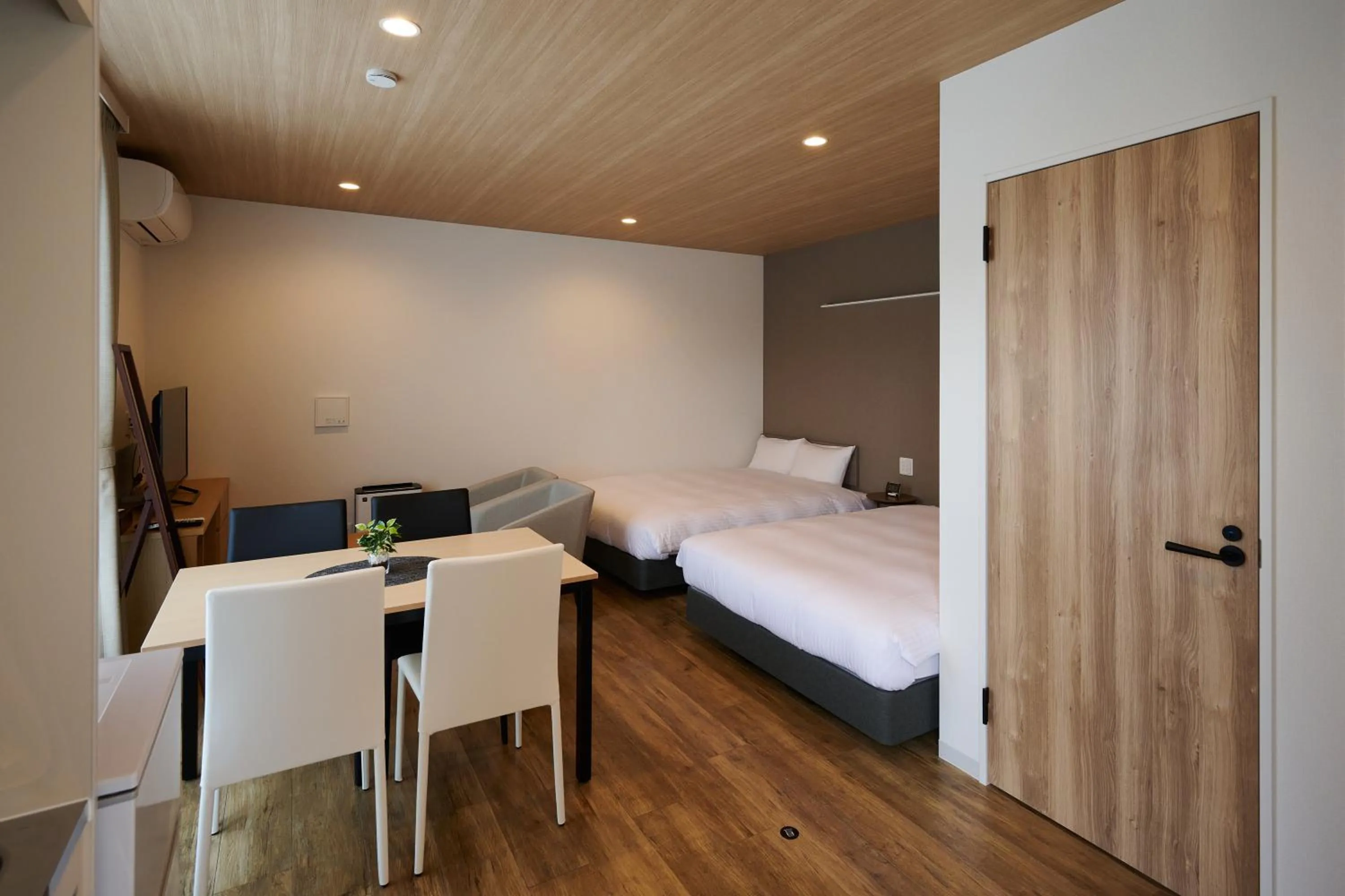 Photo of the whole room, Bed in HOTEL R9 The Yard Kasai