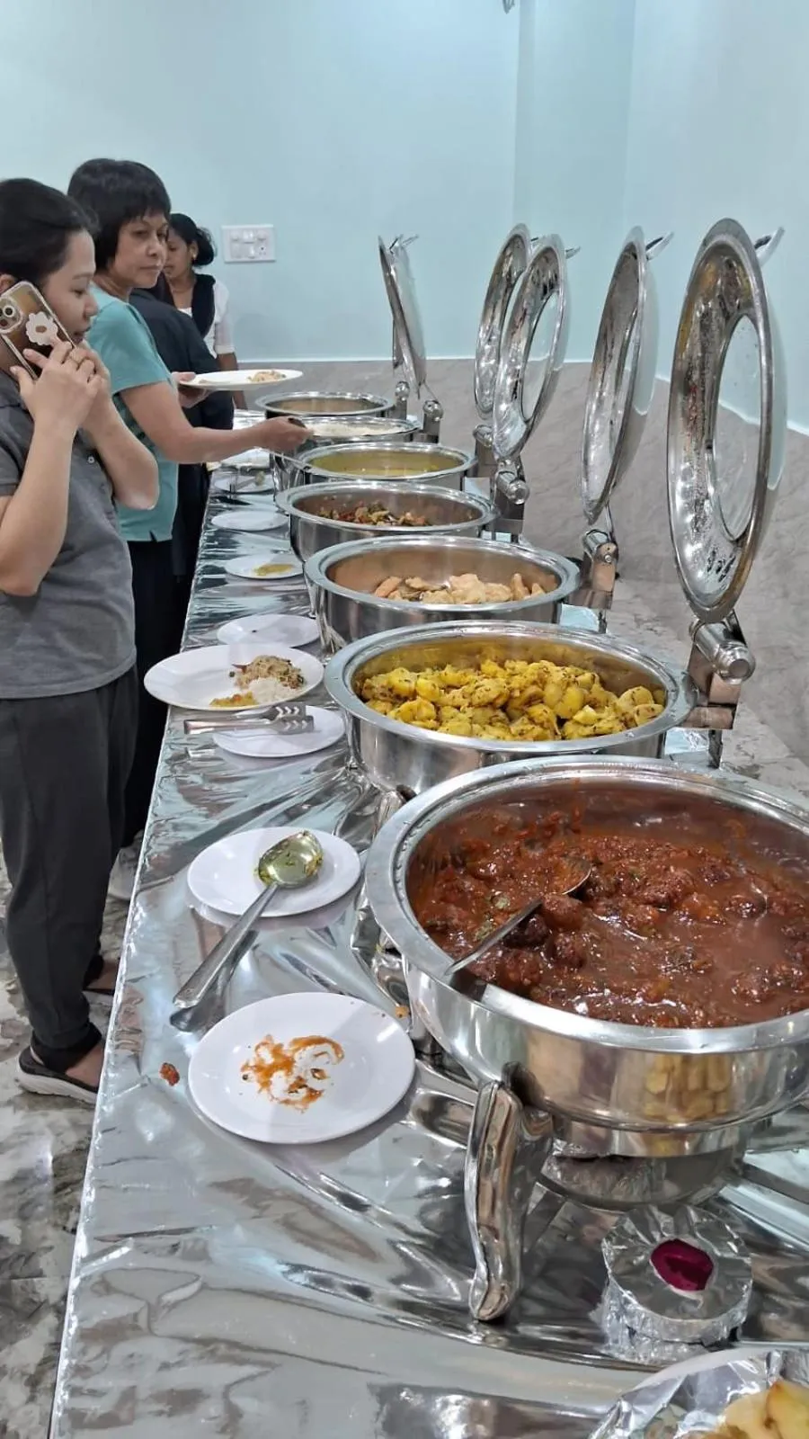 Restaurant/places to eat in Hotel Gridhakuta International