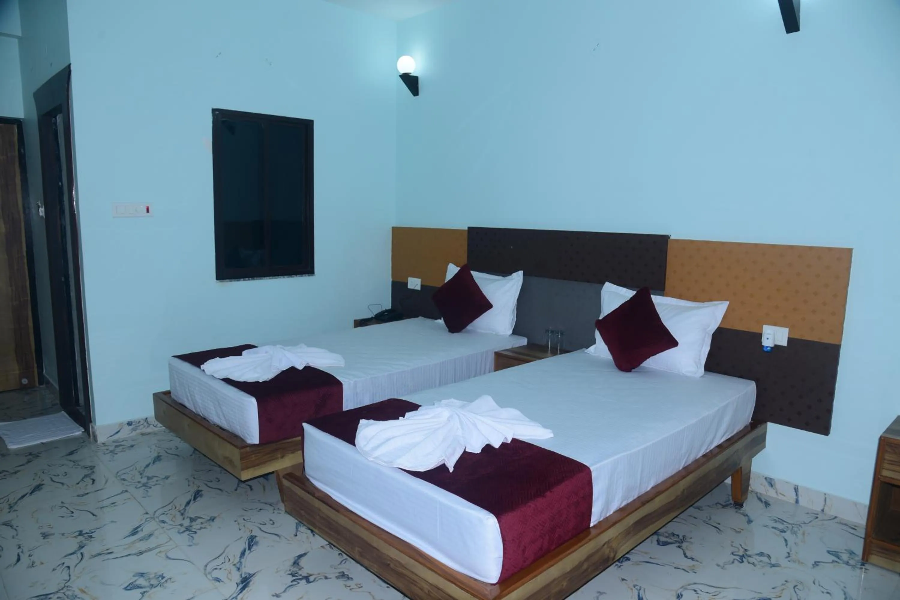 Bed in Hotel Gridhakuta International