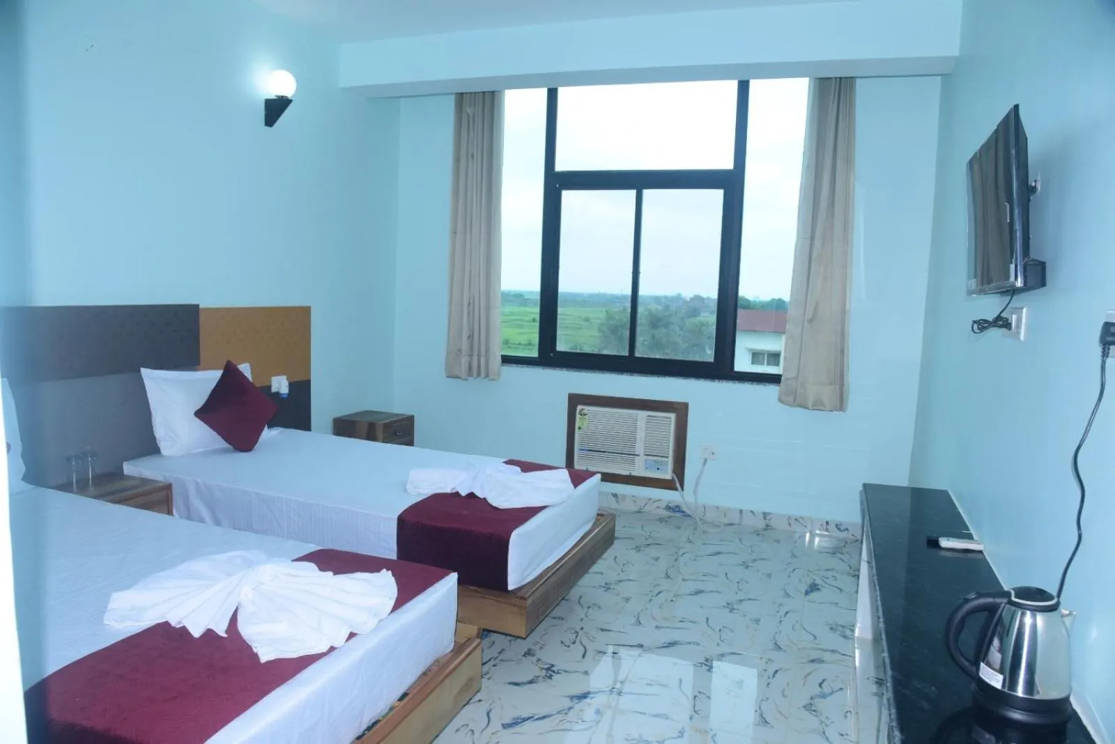 Mountain view, Bed in Hotel Gridhakuta International