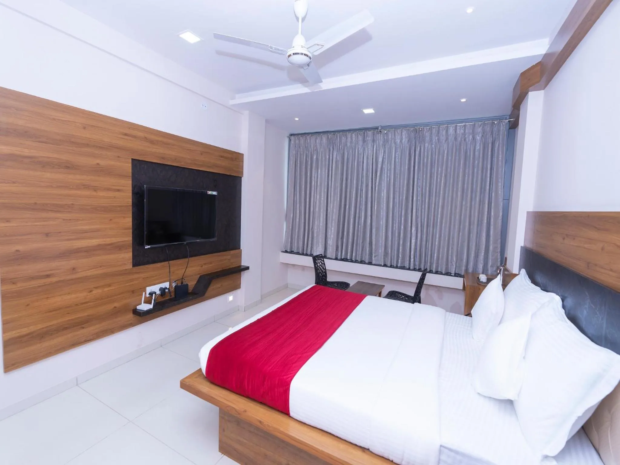 Photo of the whole room, Bed in Hotel Chiranjeevi Kolhapur