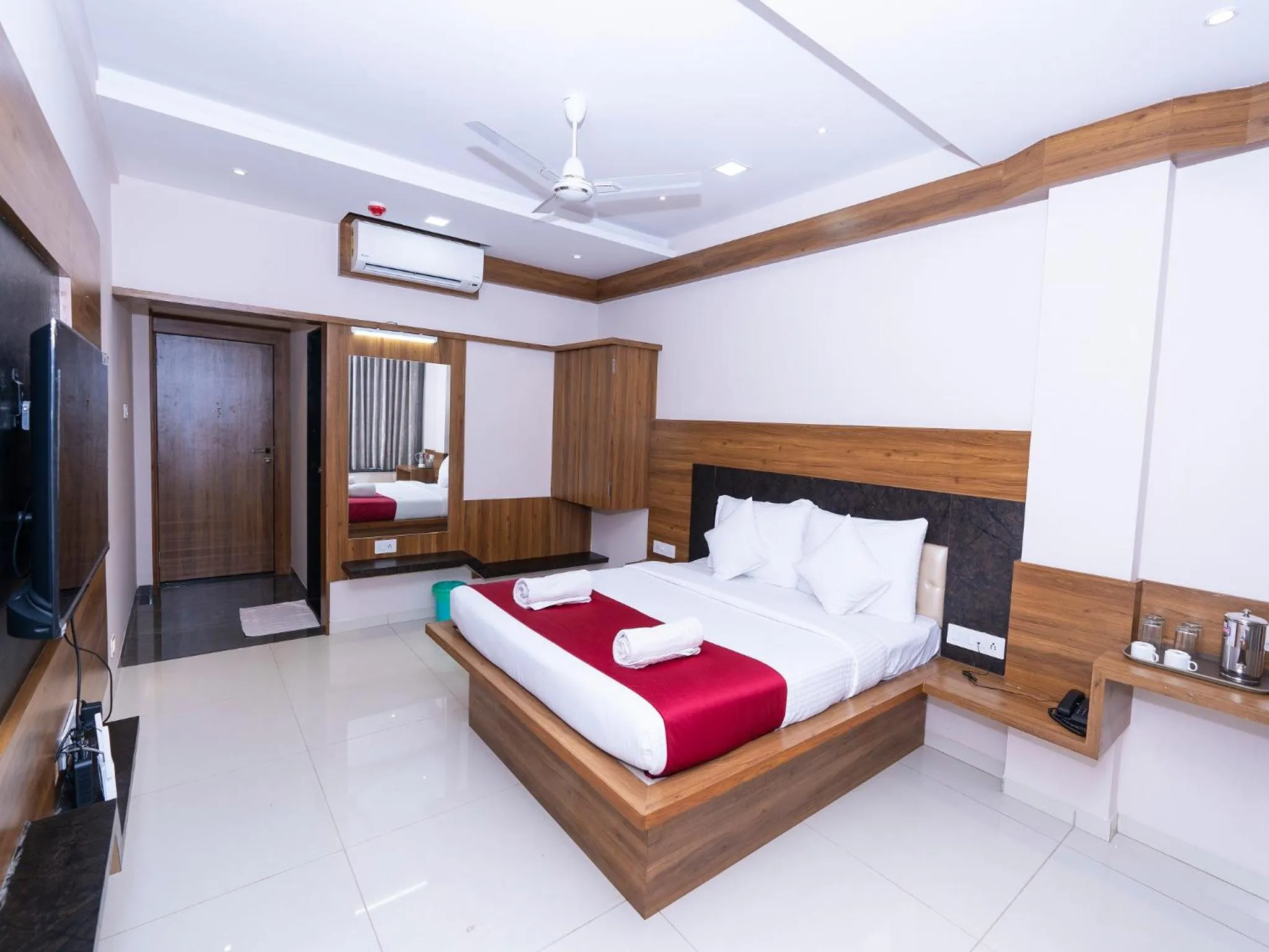 Photo of the whole room, Bed in Hotel Chiranjeevi Kolhapur