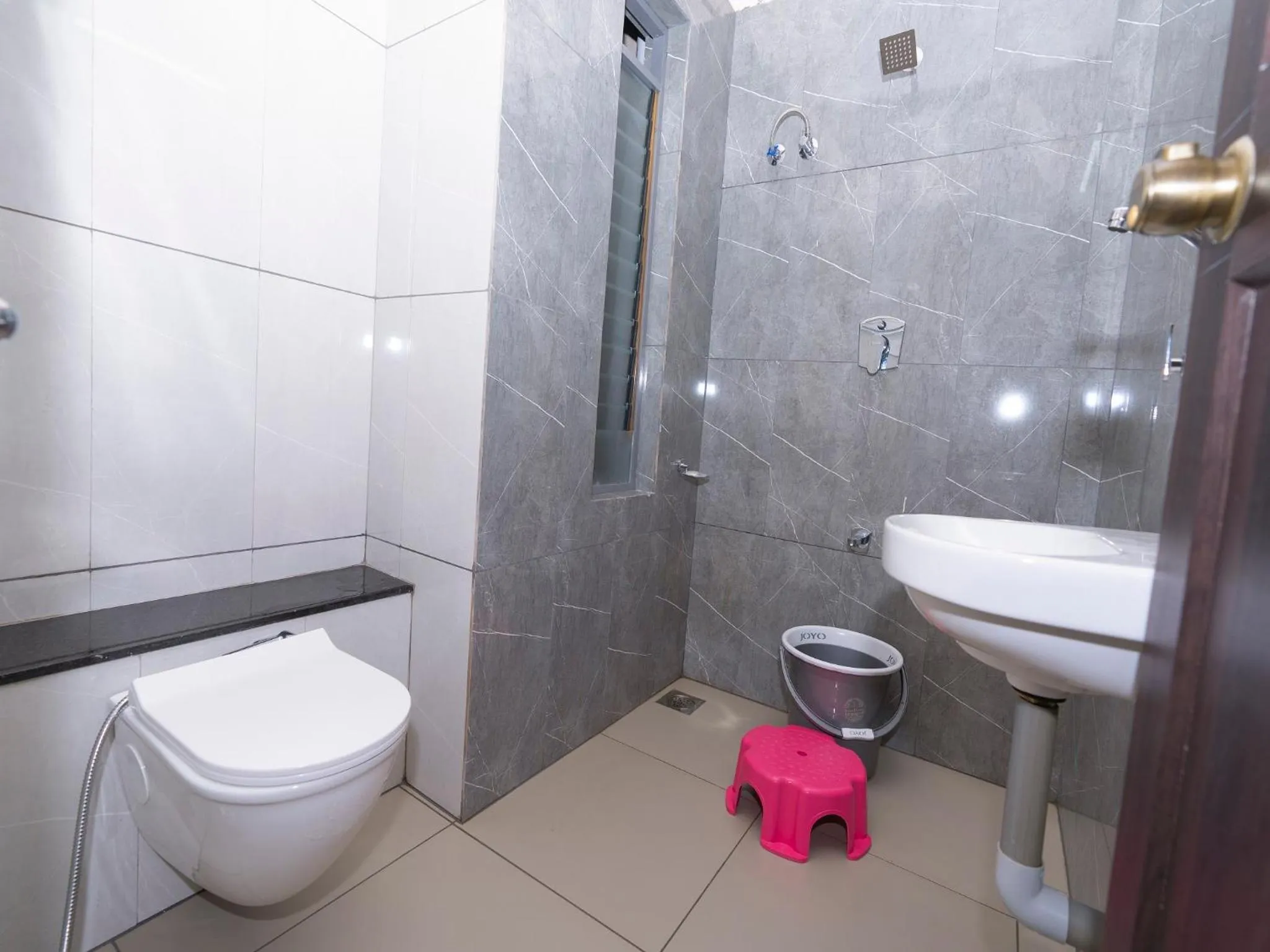 Toilet in Hotel Chiranjeevi Kolhapur