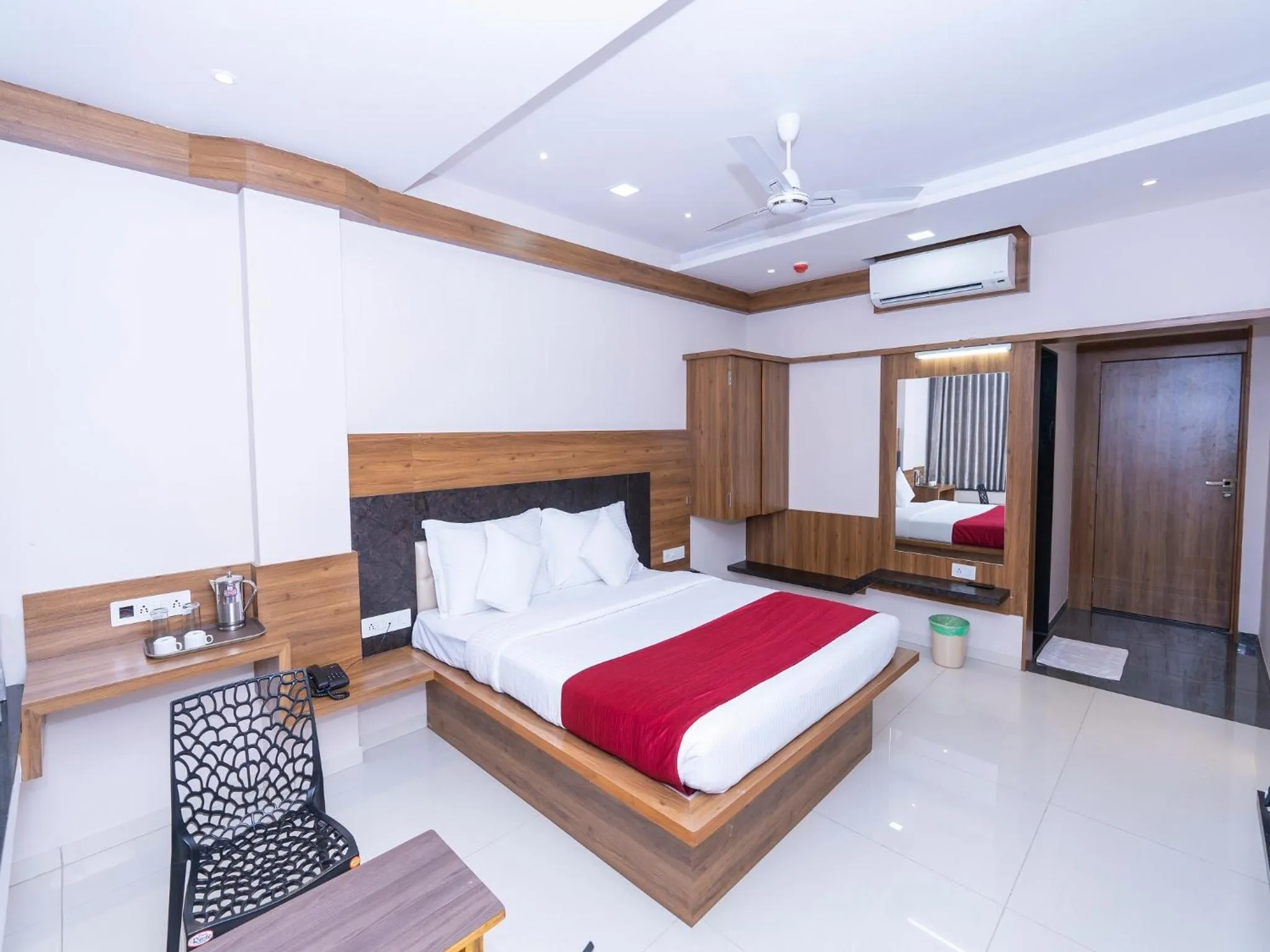 Photo of the whole room, Bed in Hotel Chiranjeevi Kolhapur