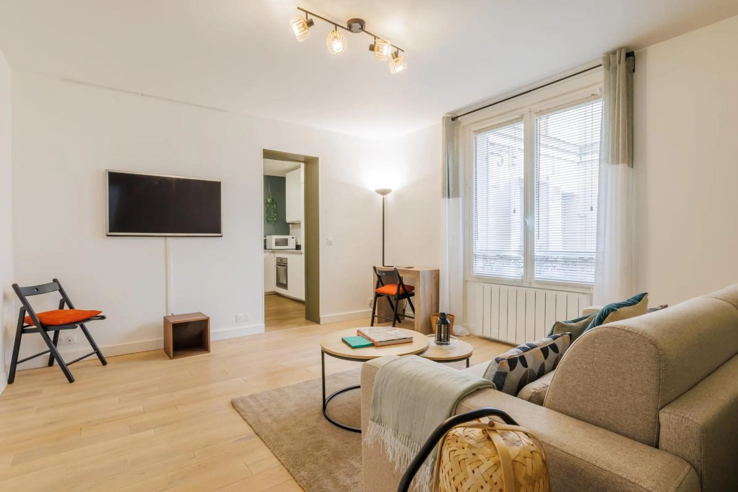 Living room in Authentic studio - 2P - Eiffel Tower