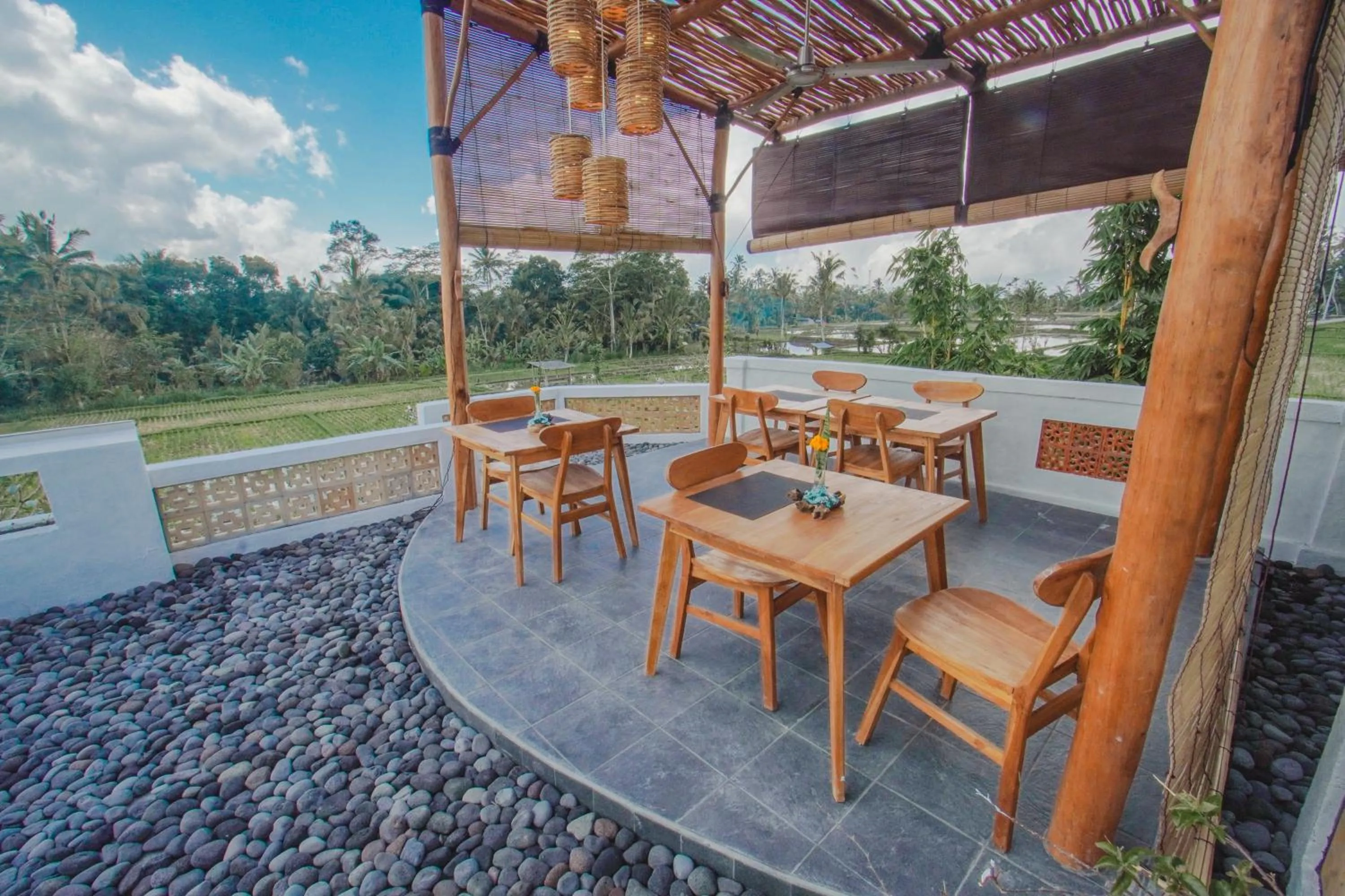 Restaurant/places to eat in The Nenggala Suite