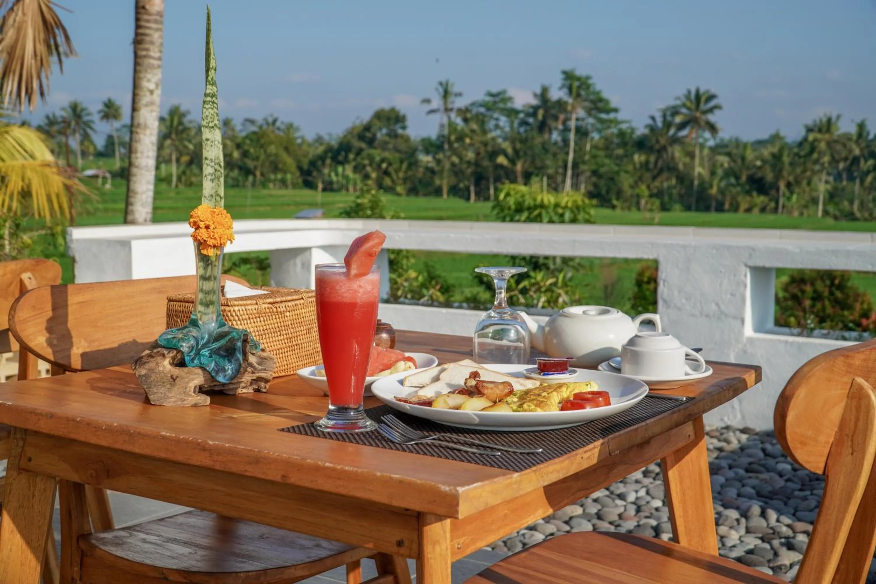 Restaurant/places to eat in The Nenggala Suite