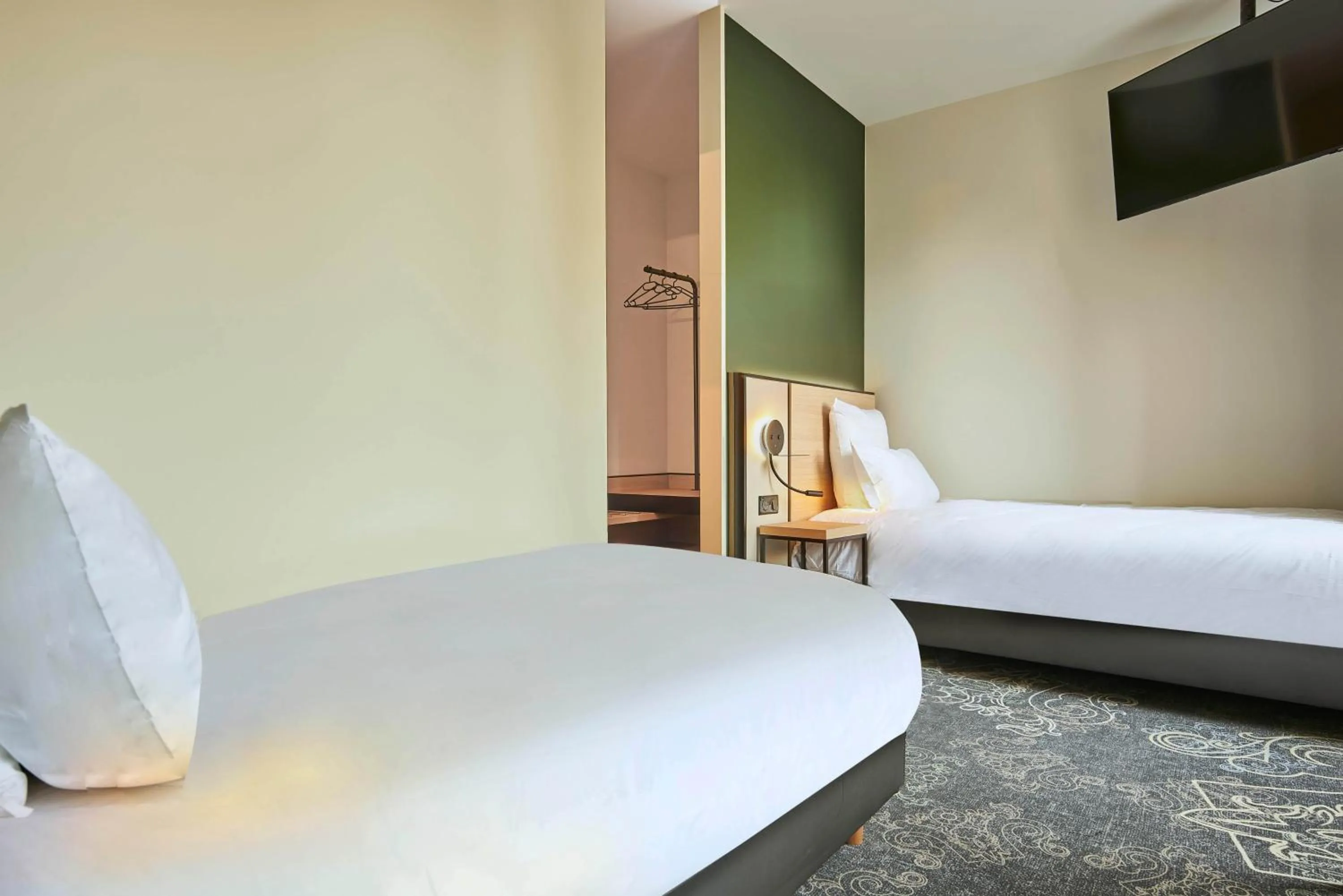 Bed in Le Grand Hôtel, The Originals Relais