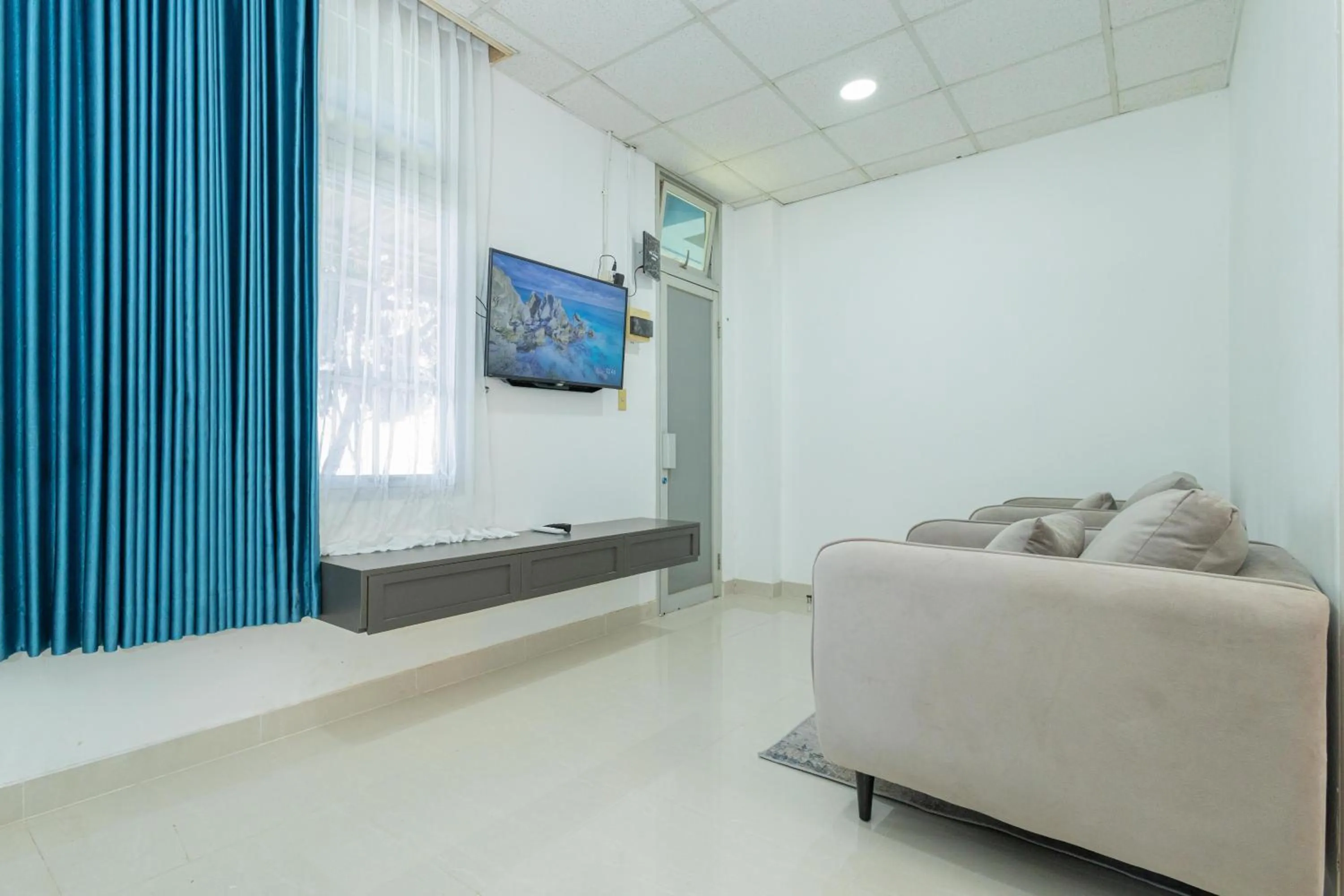 TV and multimedia in RedDoorz @ Politeknik Pelayaran Banten