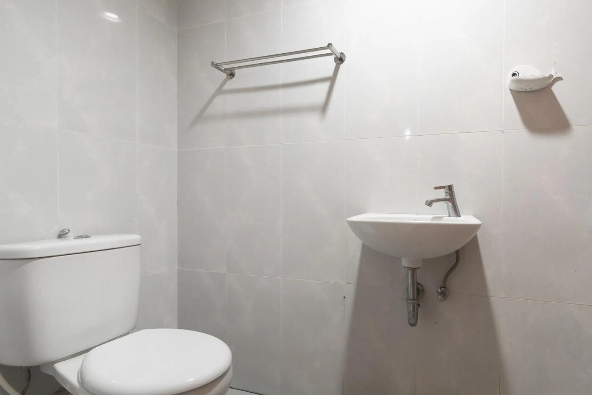 Shower in RedLiving Apartemen Evenciio - Ens Room