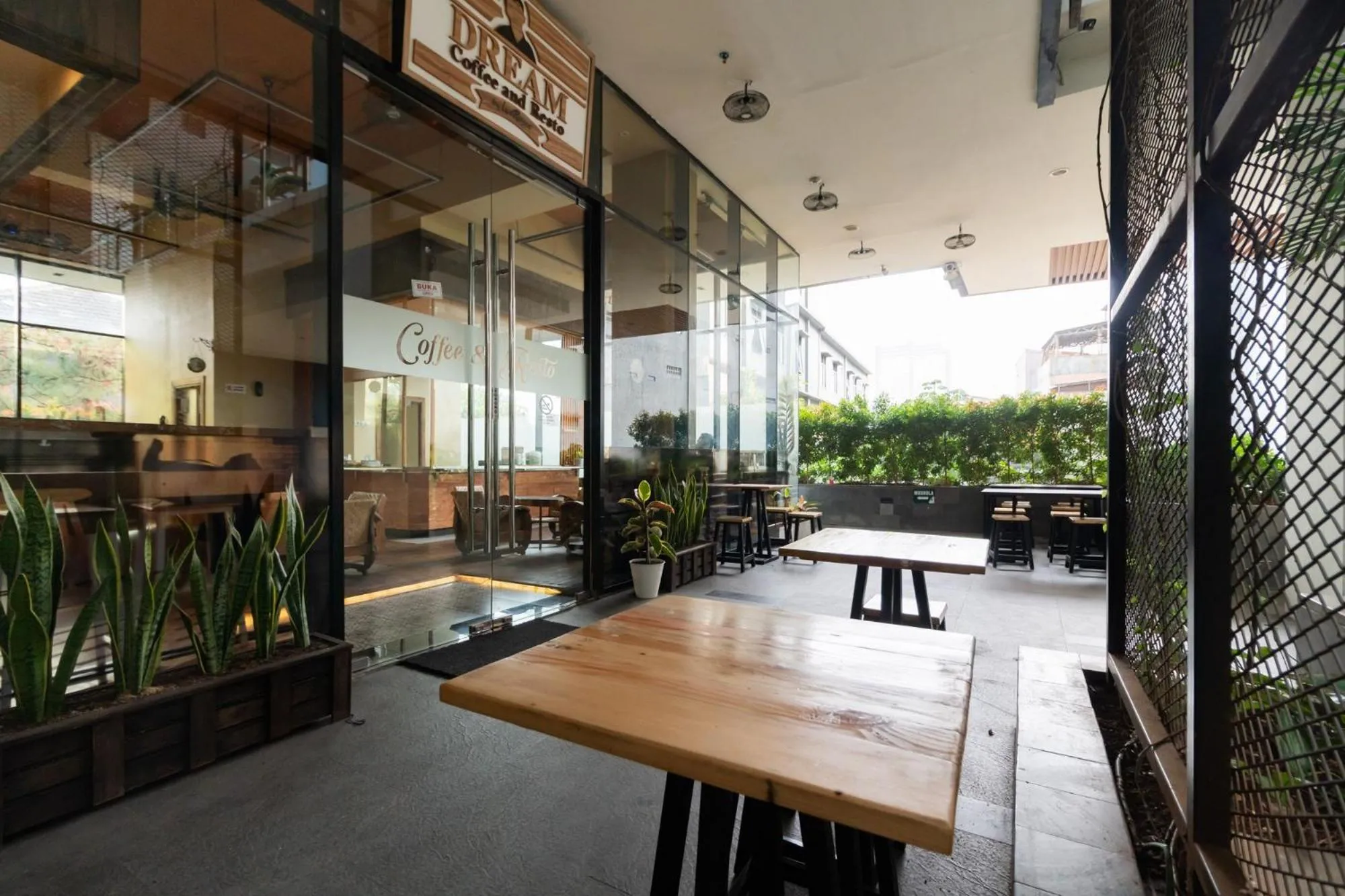 Restaurant/places to eat in RedLiving Apartemen Evenciio - Ens Room