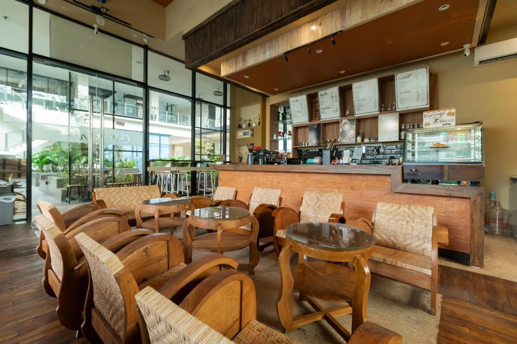 Restaurant/places to eat in RedLiving Apartemen Evenciio - Ens Room