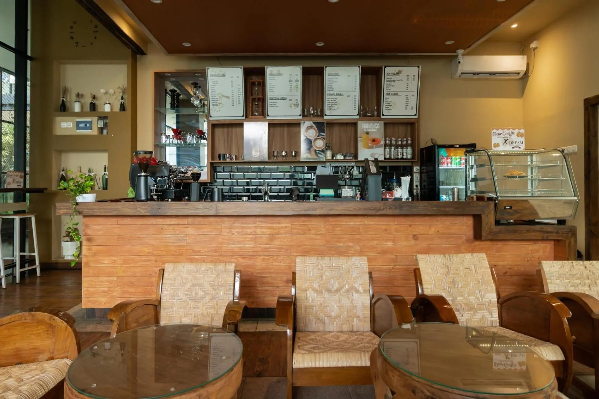 Restaurant/places to eat in RedLiving Apartemen Evenciio - Ens Room