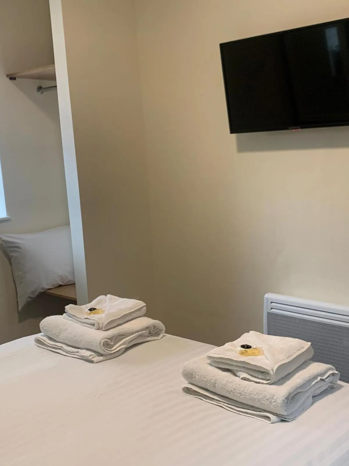 Bedroom, Bed in The Cotteridge Inn