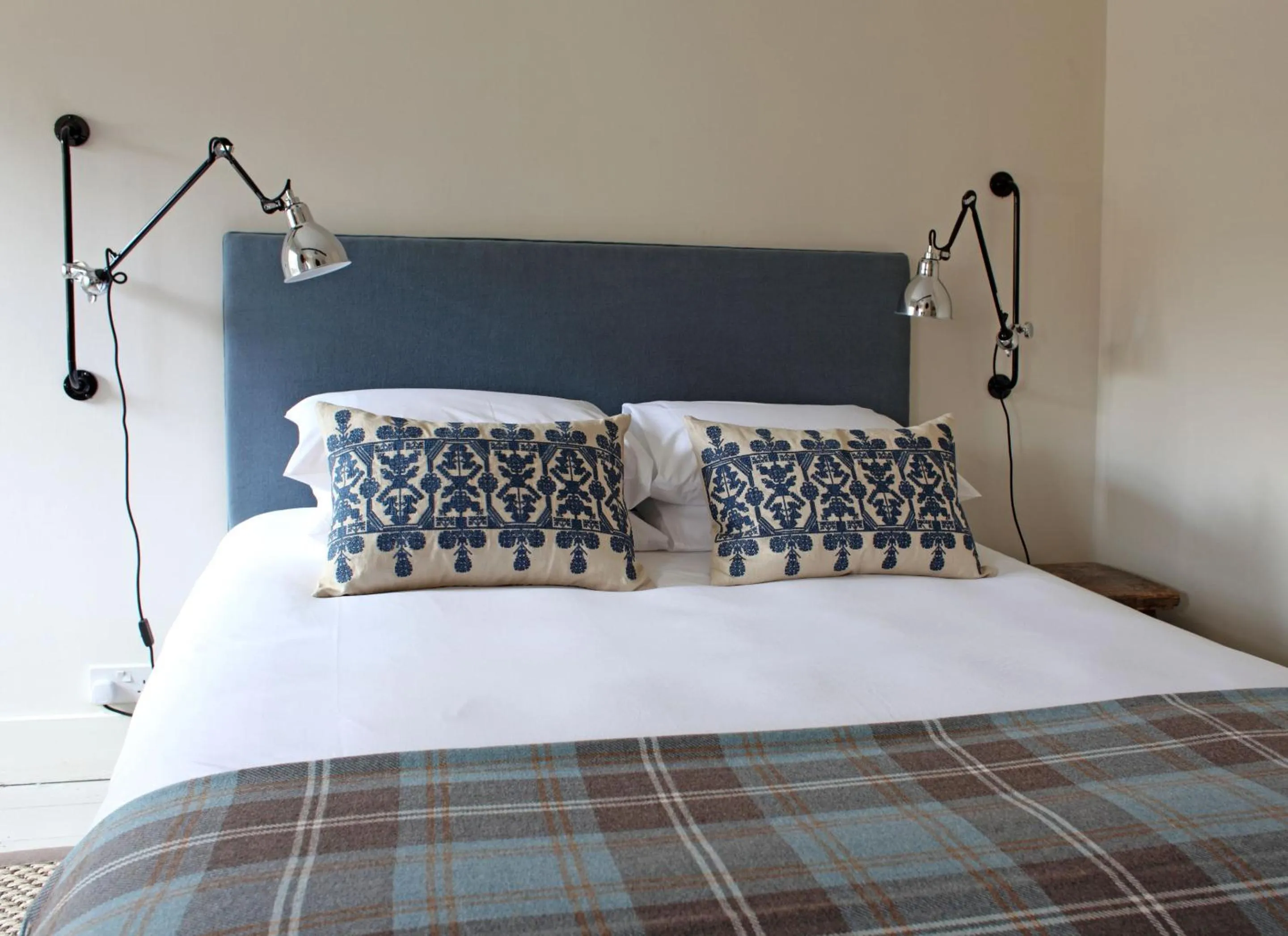 Bedroom, Bed in Black Lion Hotel