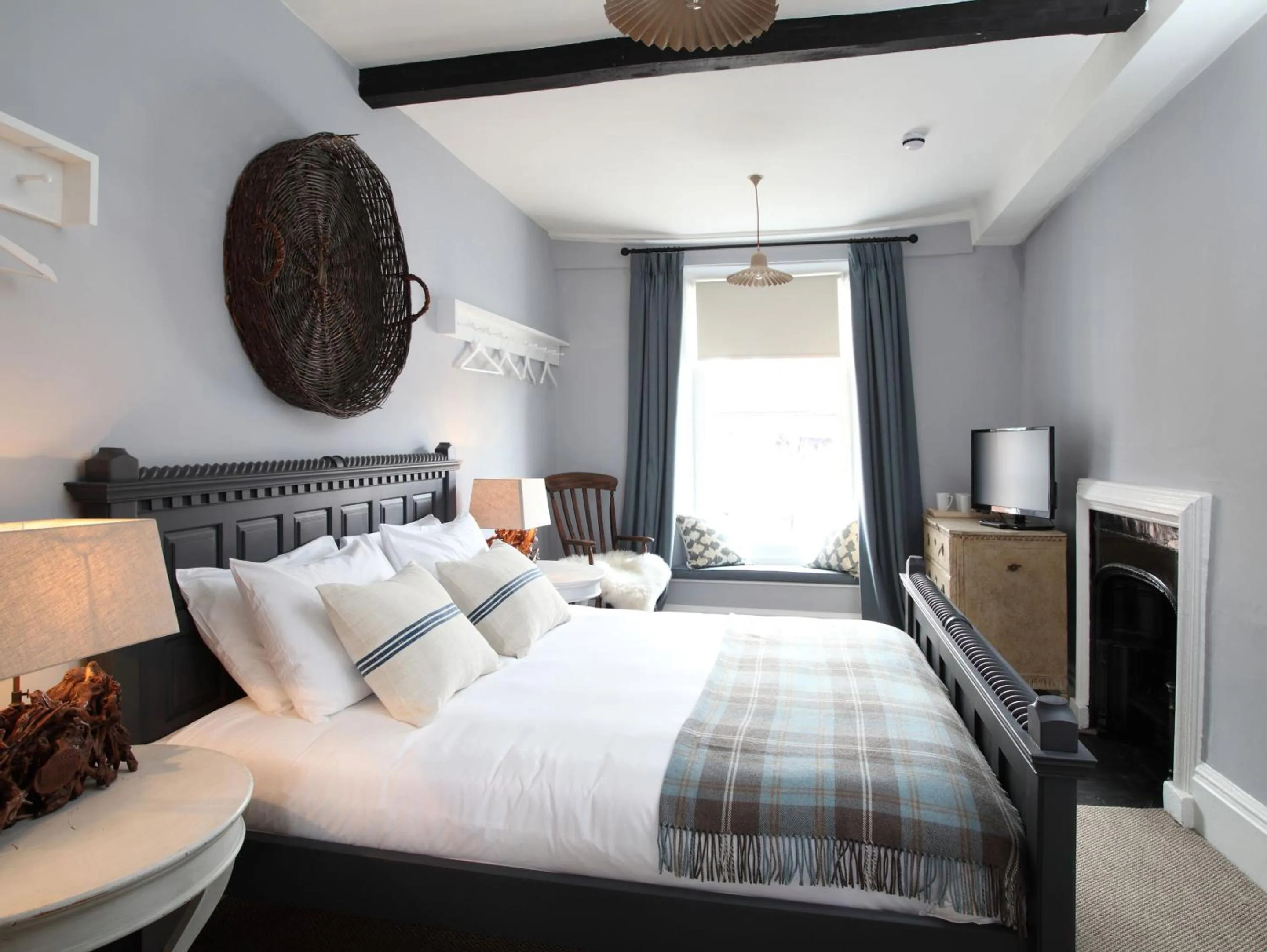 Bedroom, Bed in Black Lion Hotel