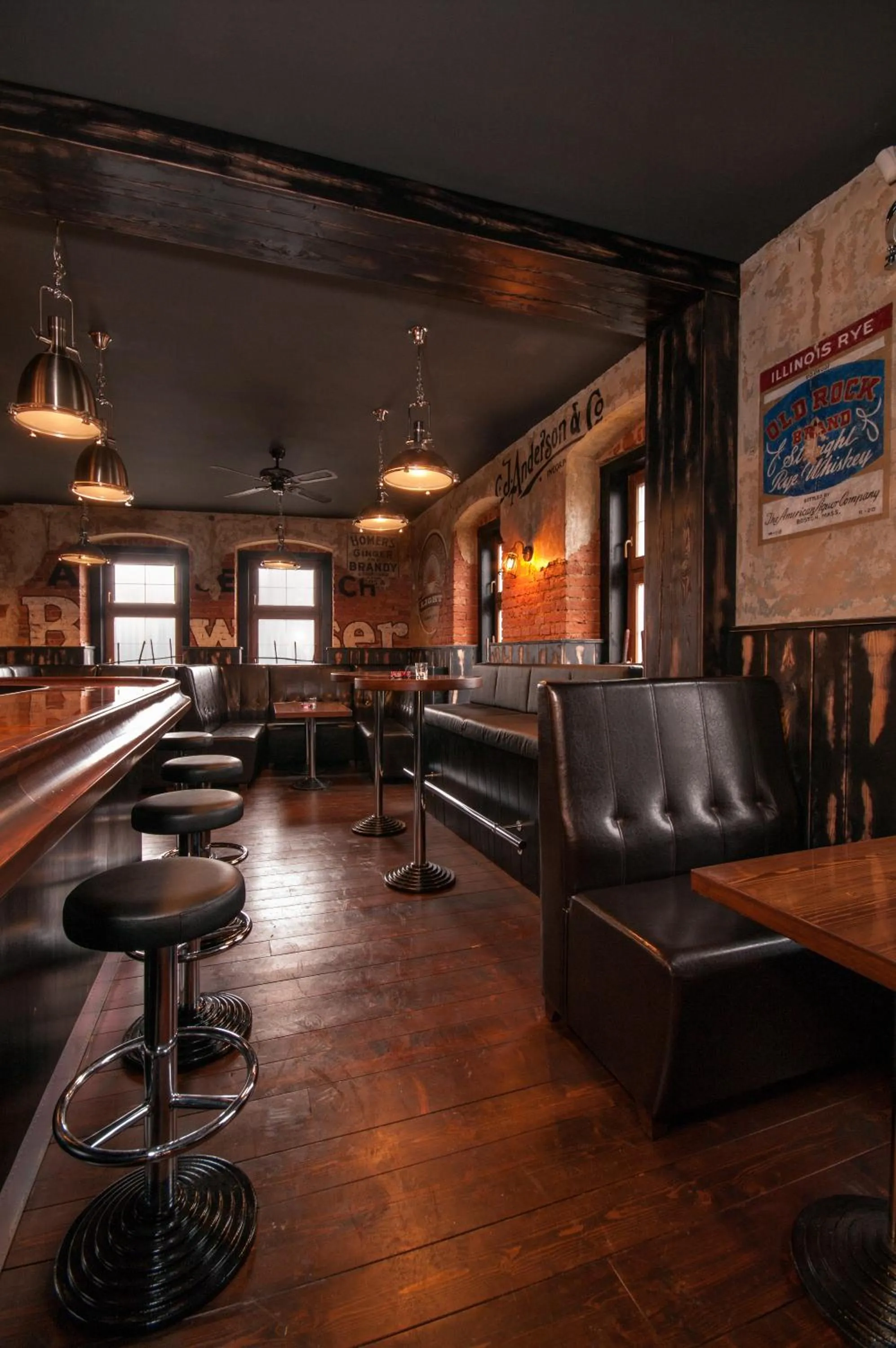 Restaurant/places to eat in Hotel Chicago