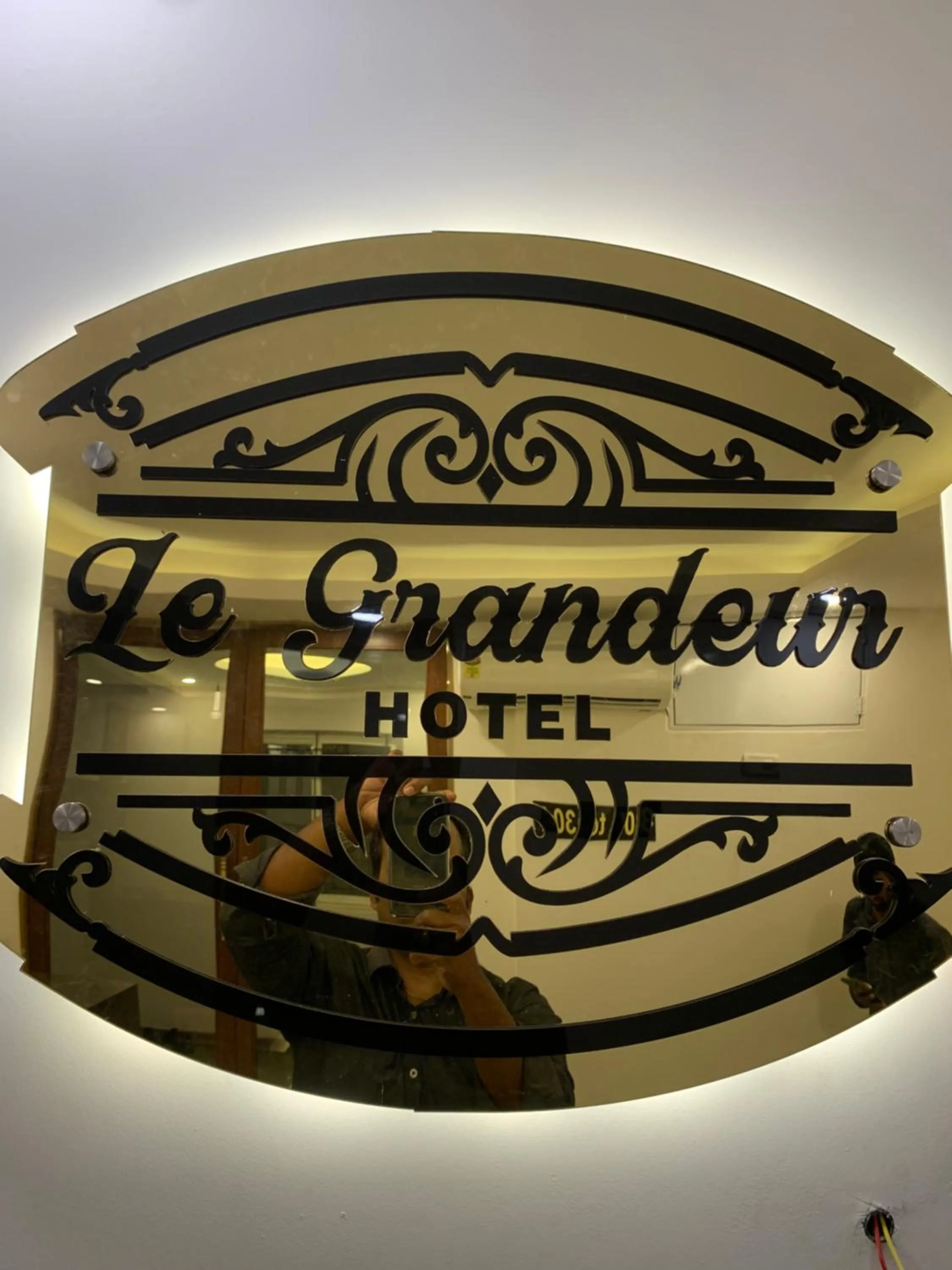 Logo/Certificate/Sign in Hotel Le Grandeur