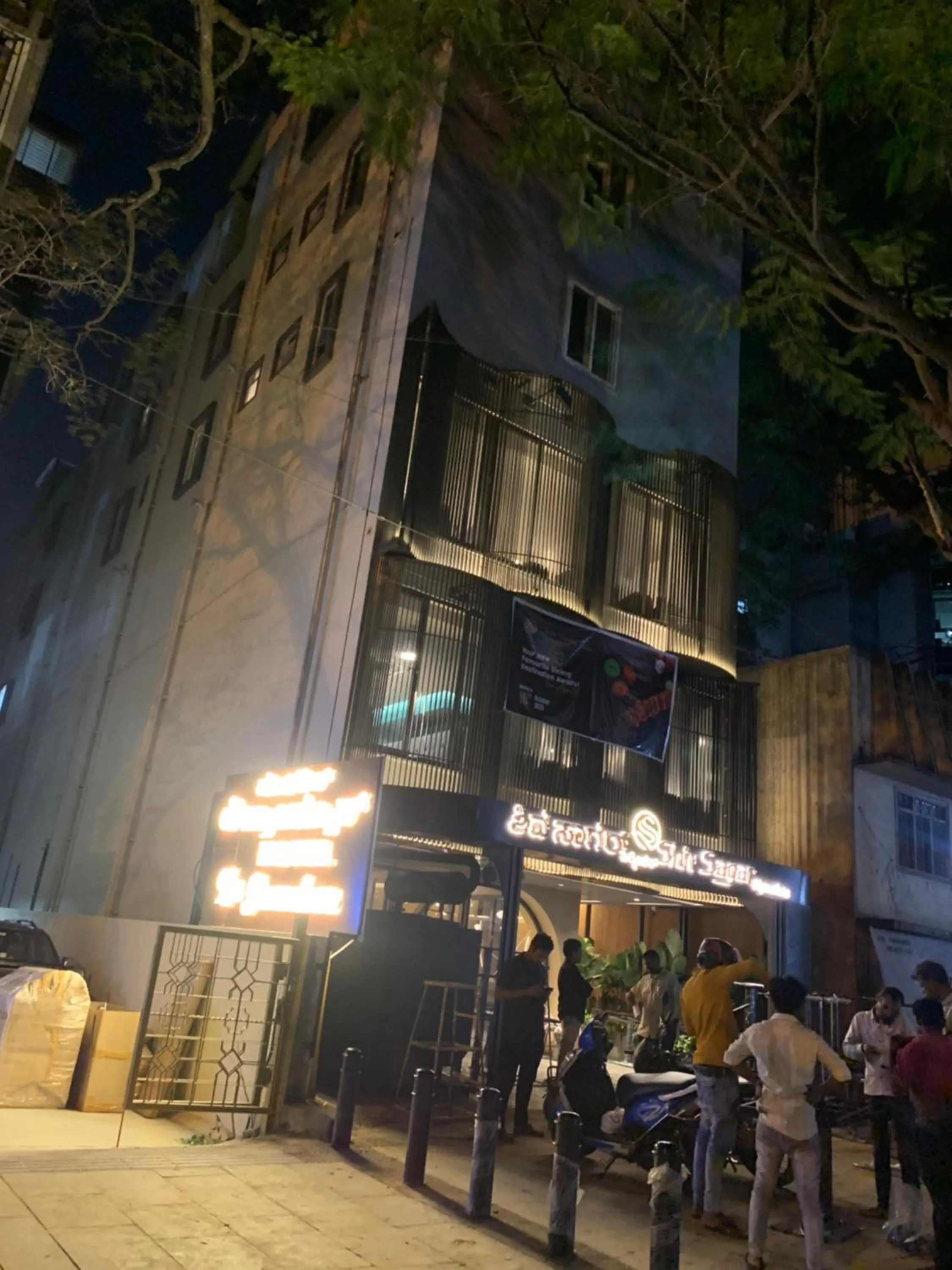 Property building in Hotel Le Grandeur