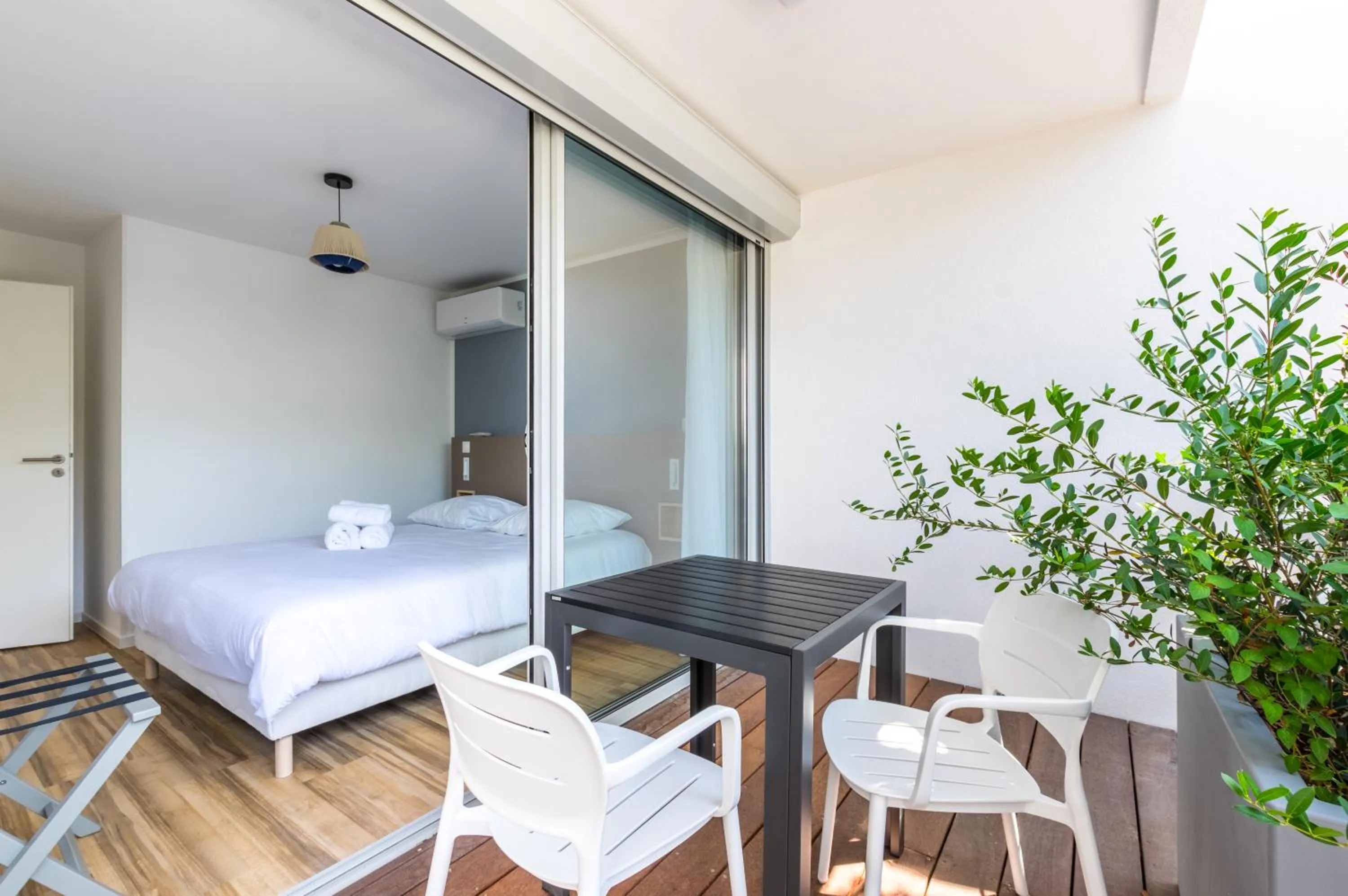 Bed in MY Hôtel Résidences - La Grande-Motte