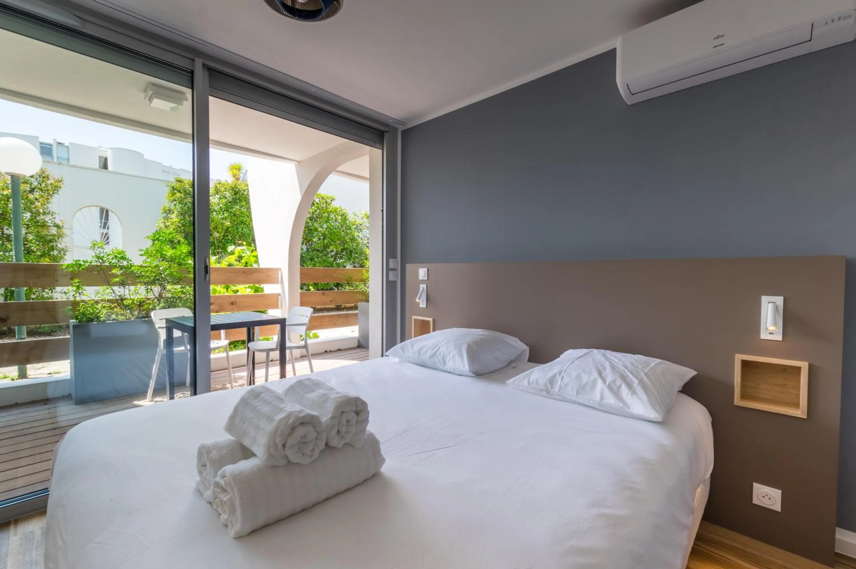 Bed in MY Hôtel Résidences - La Grande-Motte