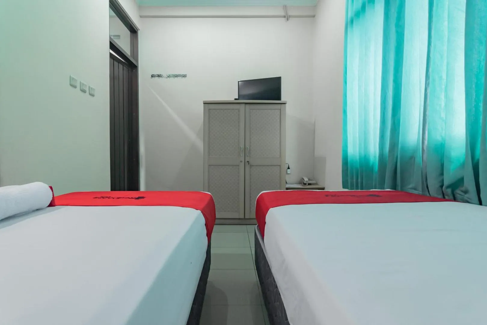 Bedroom, Bed in RedDoorz @ Achino Hotel Bandung