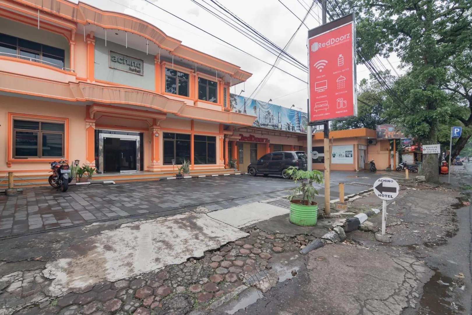 Property building in RedDoorz @ Achino Hotel Bandung