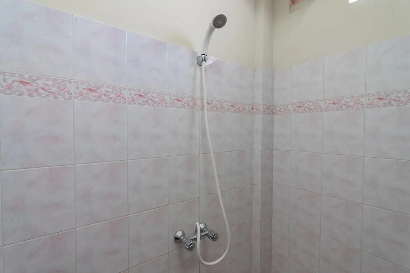 Shower in RedDoorz @ Achino Hotel Bandung