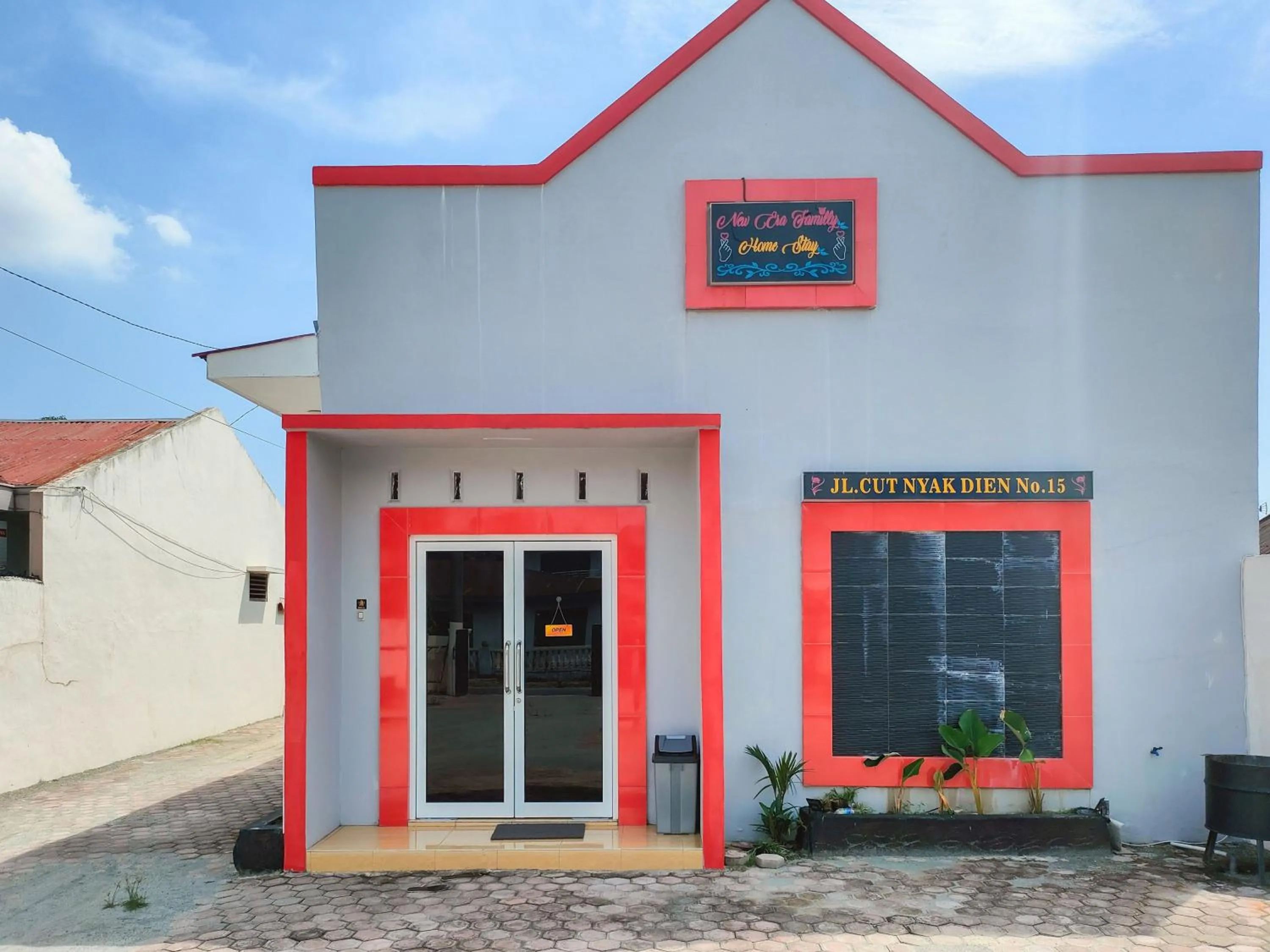 Property building in New Era Family Homestay Binjai Mitra RedDoorz