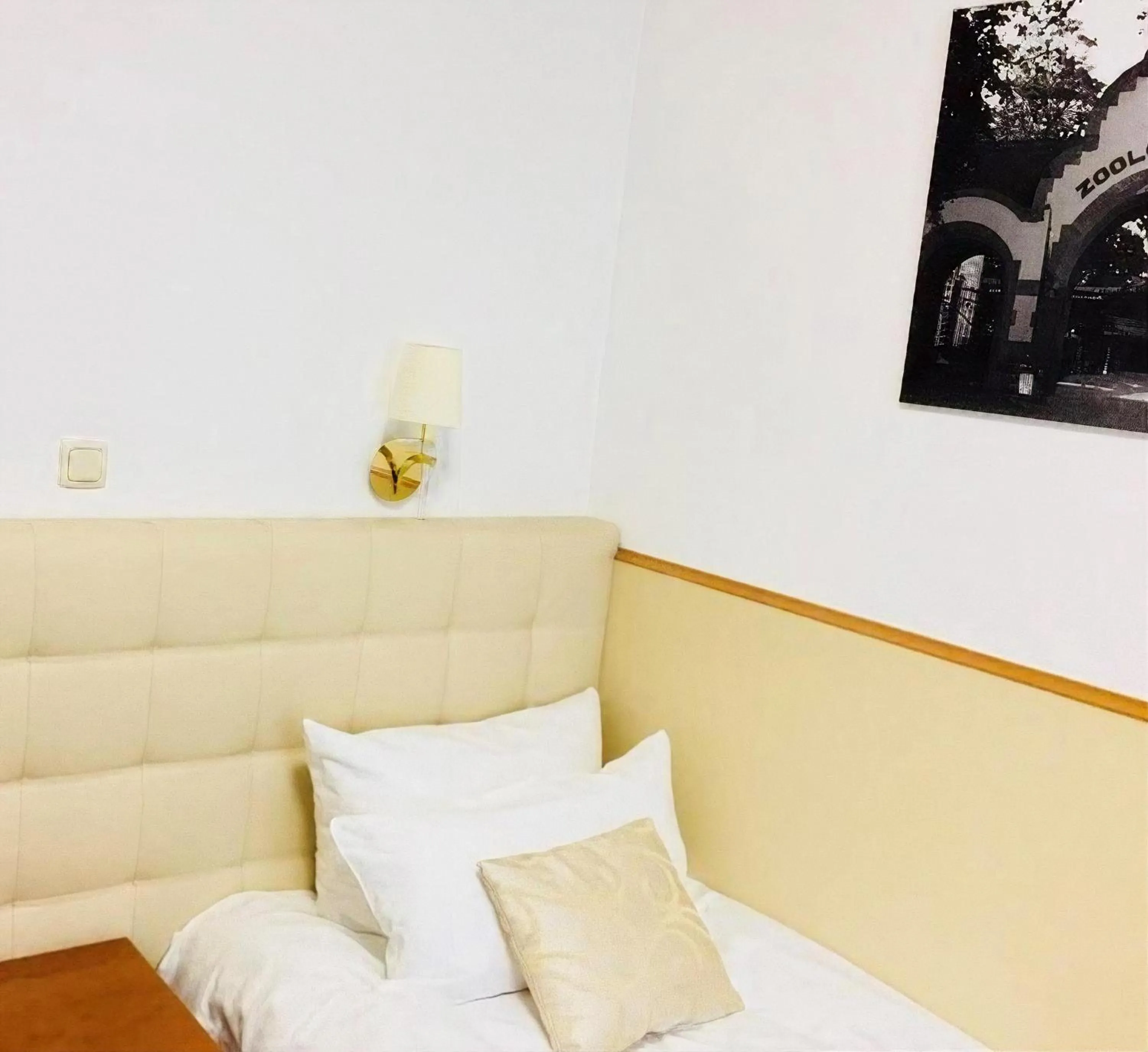 Bed in Hotel am Bayrischen Platz