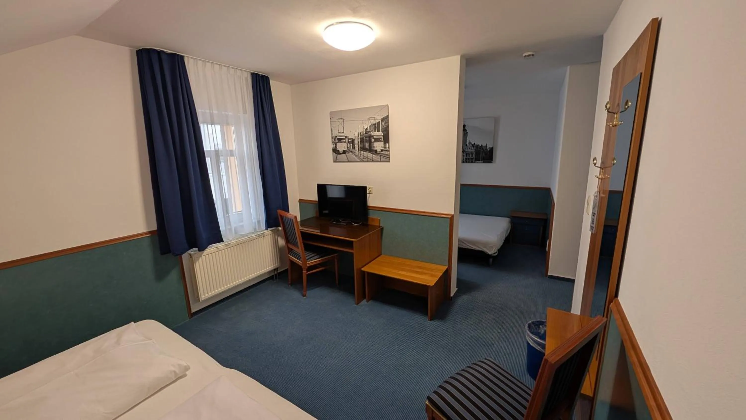 Bed in Hotel am Bayrischen Platz