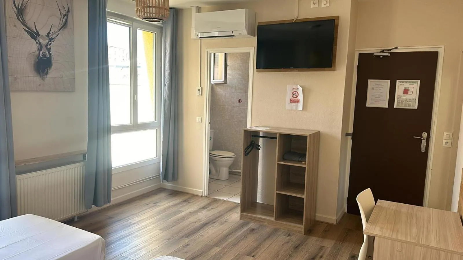 Dining area, Bed in HOTEL IN PARIS