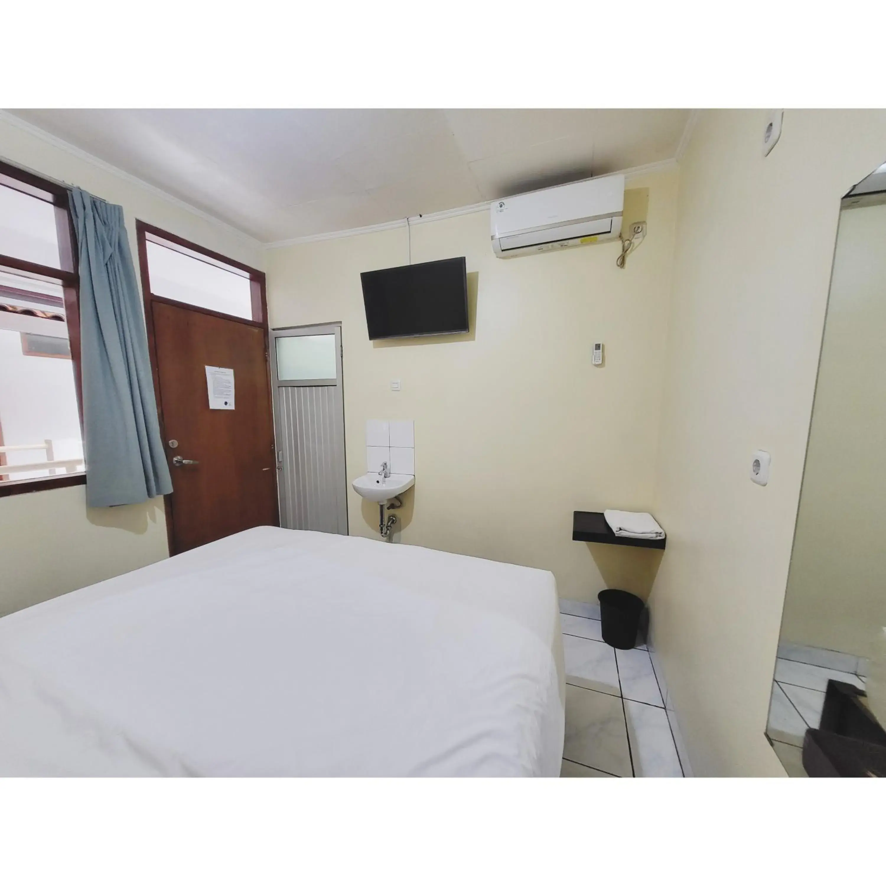 Standard Double Room in Bakung Residence Standard Double Room in Bakung Residence