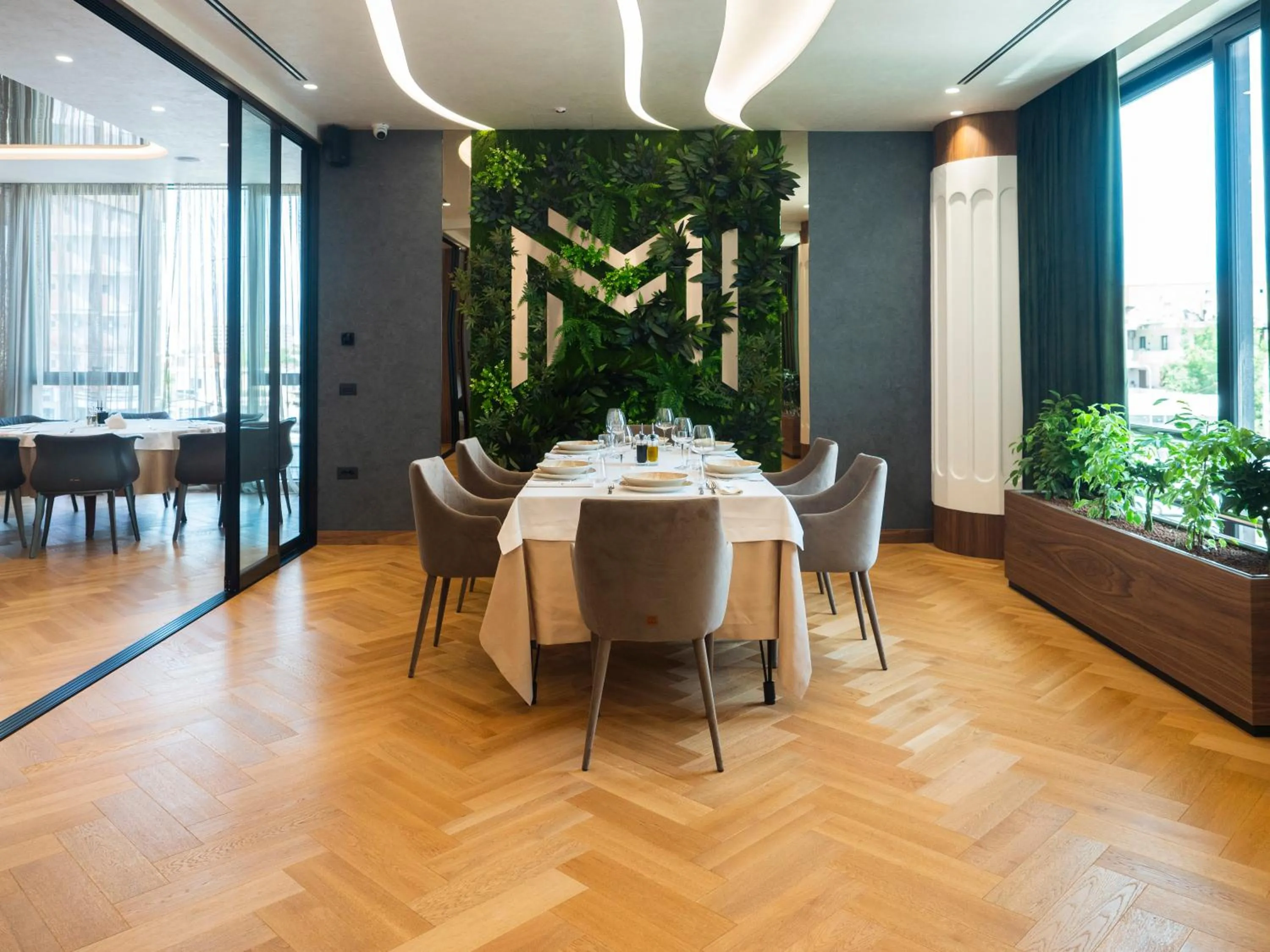 Restaurant/places to eat in Marinaj Hotel & SPA