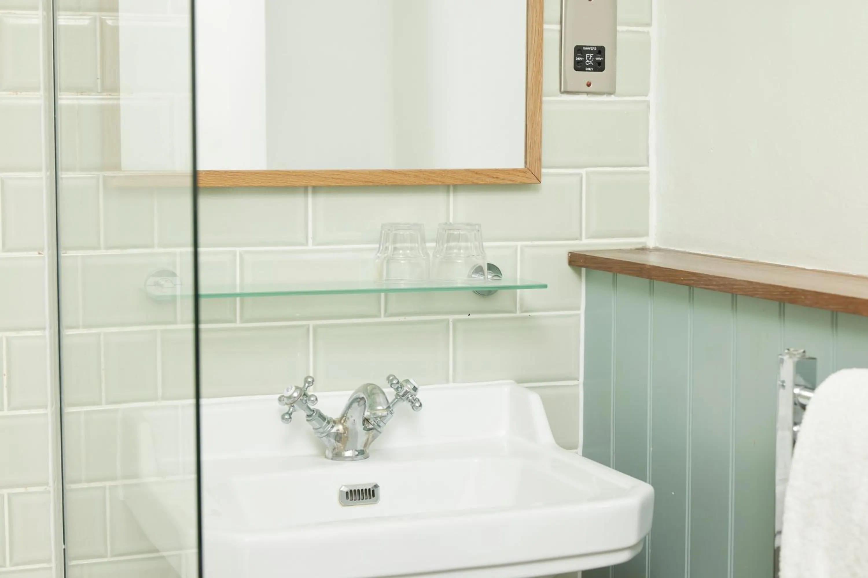 Bathroom in Sun Hotel by Greene King Inns